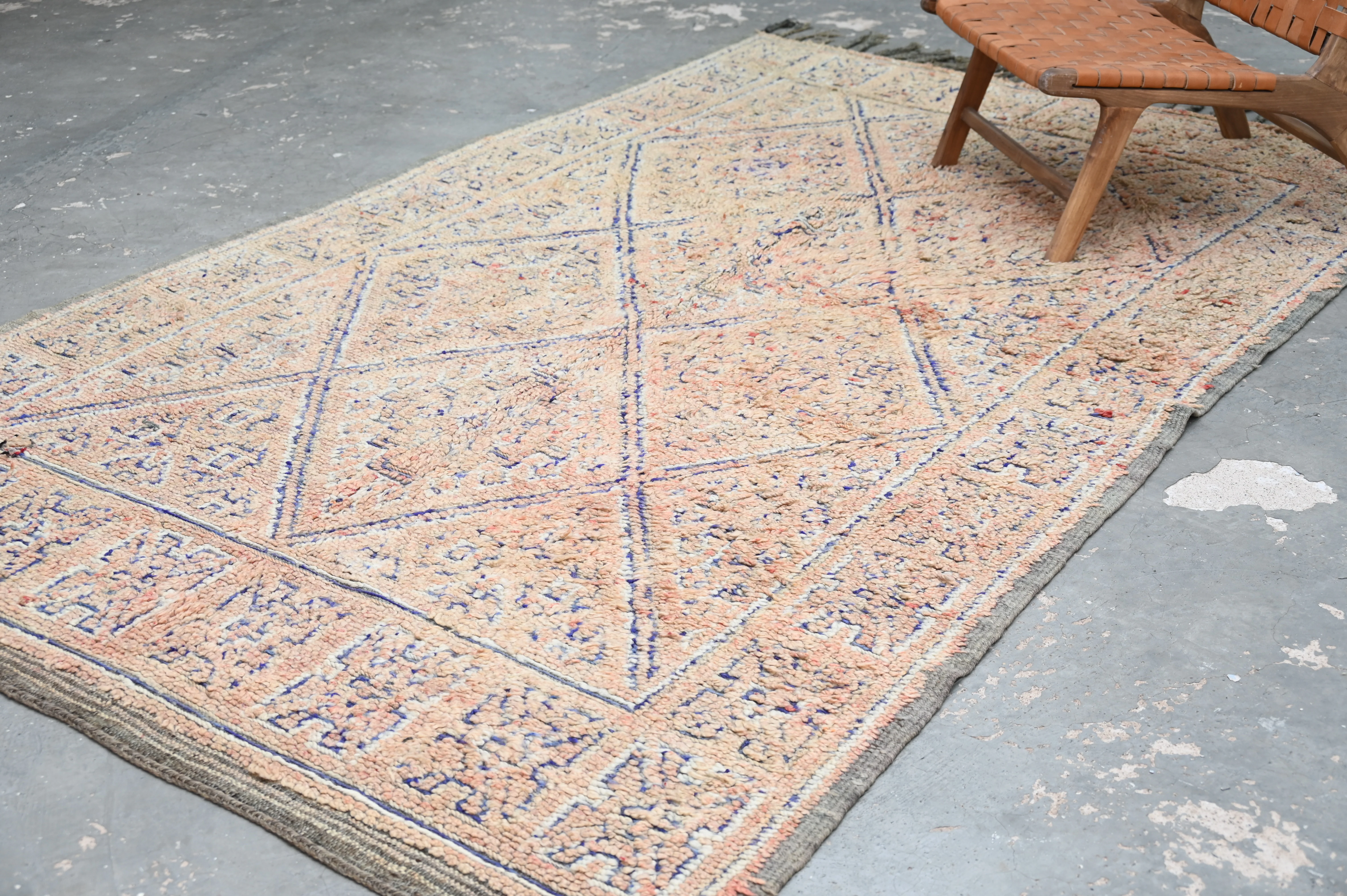 1960s Beni M'Guild Vintage Rug 300×185 cm – Warm Sand & Terracotta Patina, V-278 - Image 4