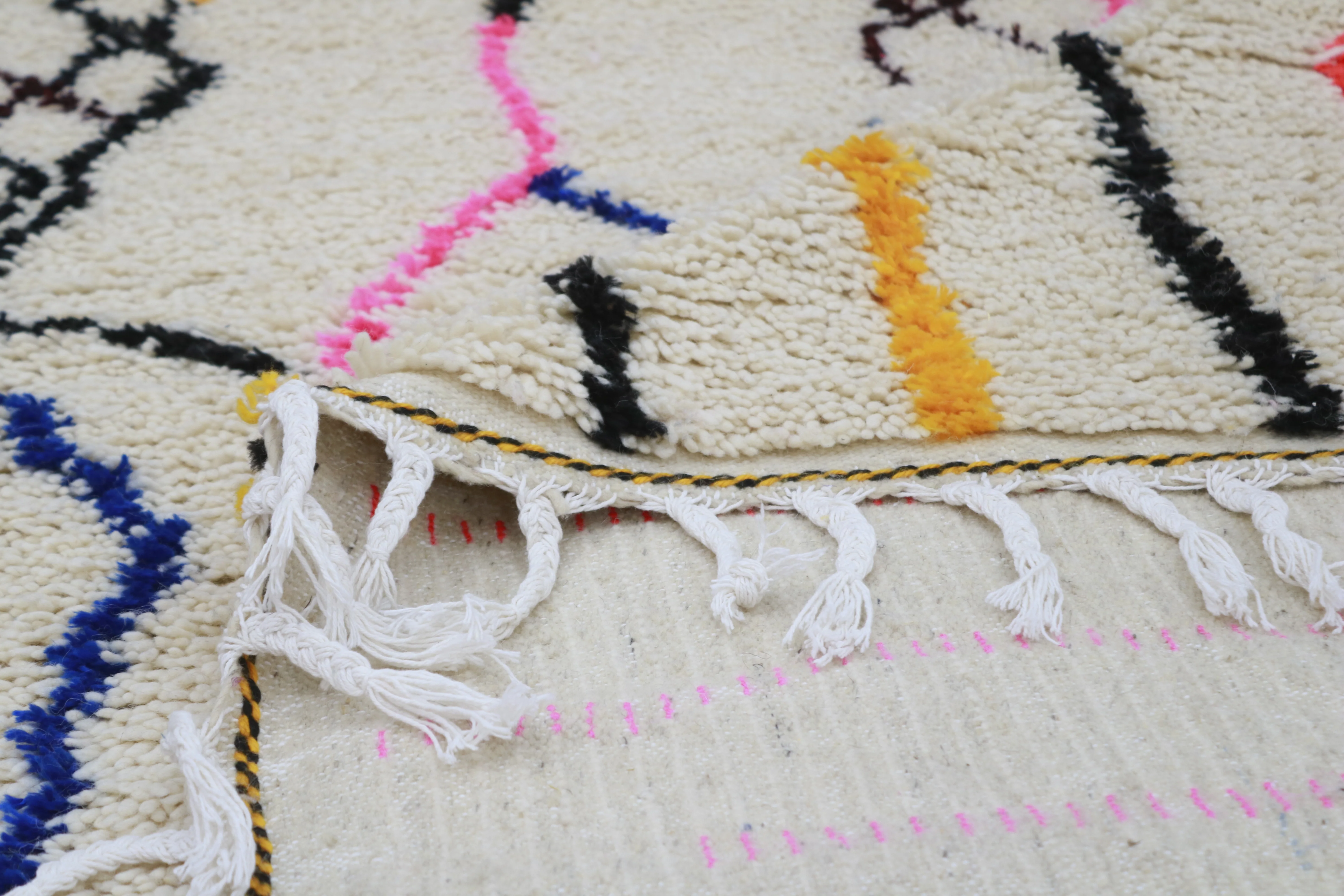 Azilal Rug 300×195 cm – Ivory Moroccan Berber Rug with Abstract Neon Tribal Lines, GO-975 - Image 3