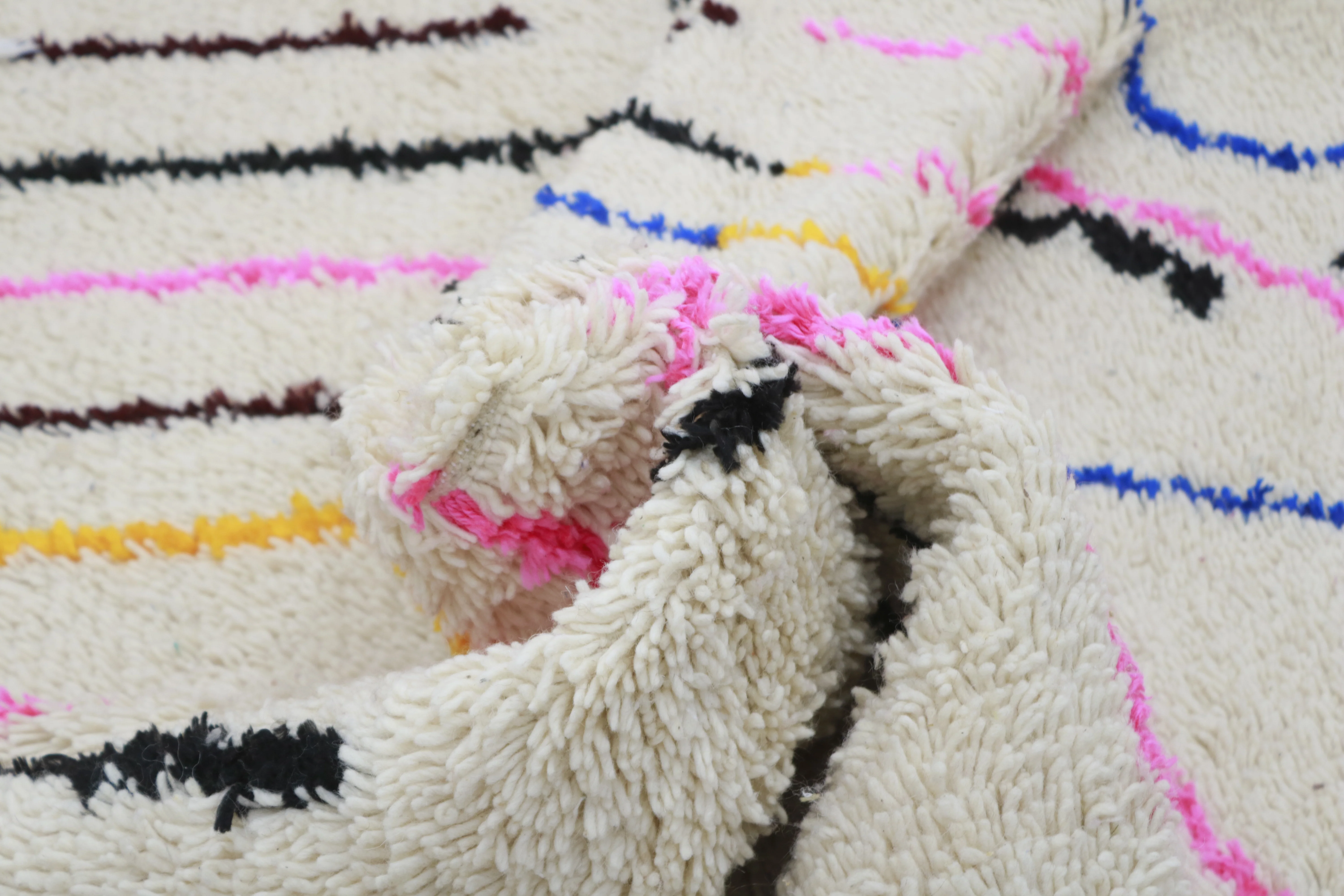 Azilal Rug 300×195 cm – Ivory Moroccan Berber Rug with Abstract Neon Tribal Lines, GO-975 - Image 4