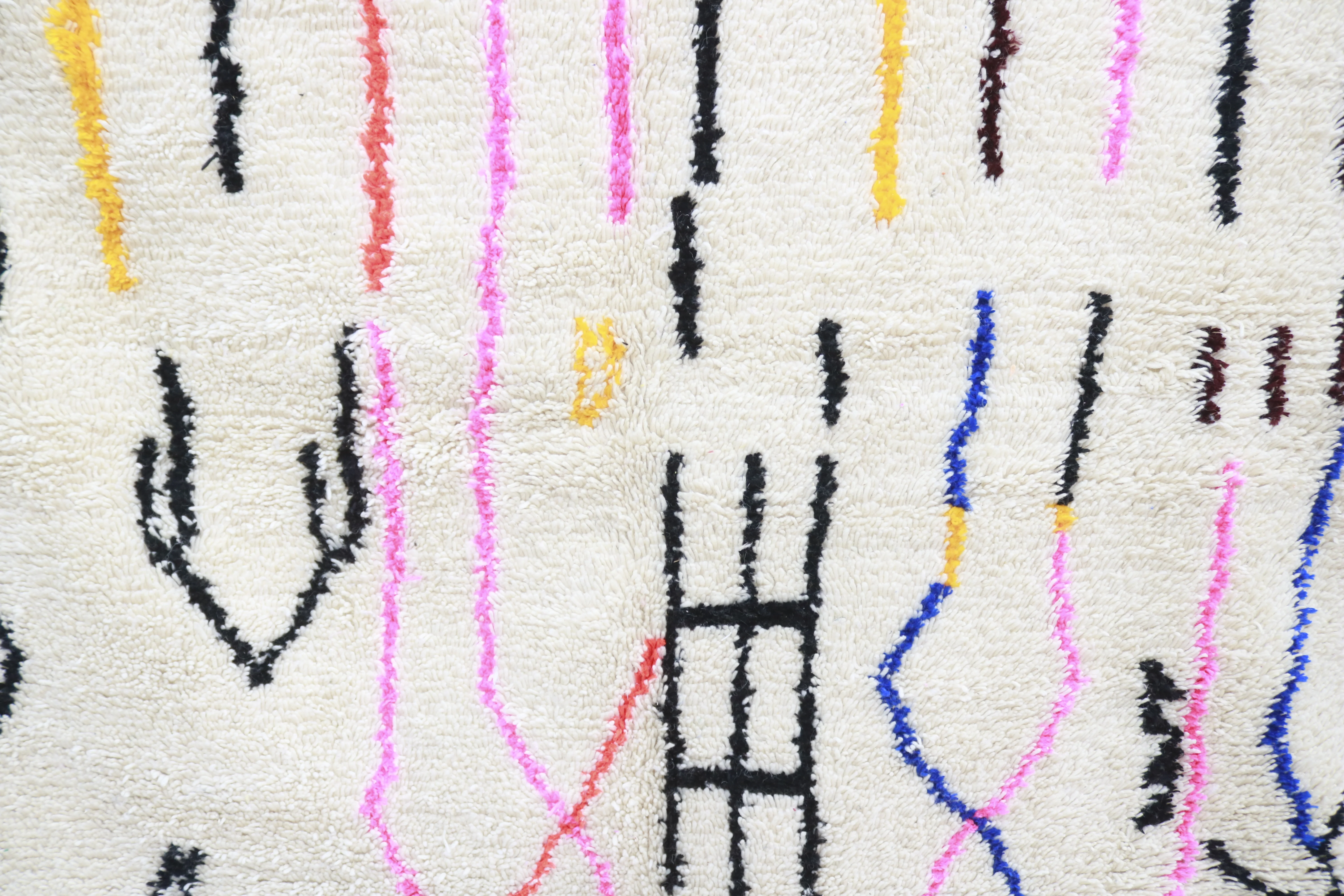 Azilal Rug 300×195 cm – Ivory Moroccan Berber Rug with Abstract Neon Tribal Lines, GO-975 - Image 5