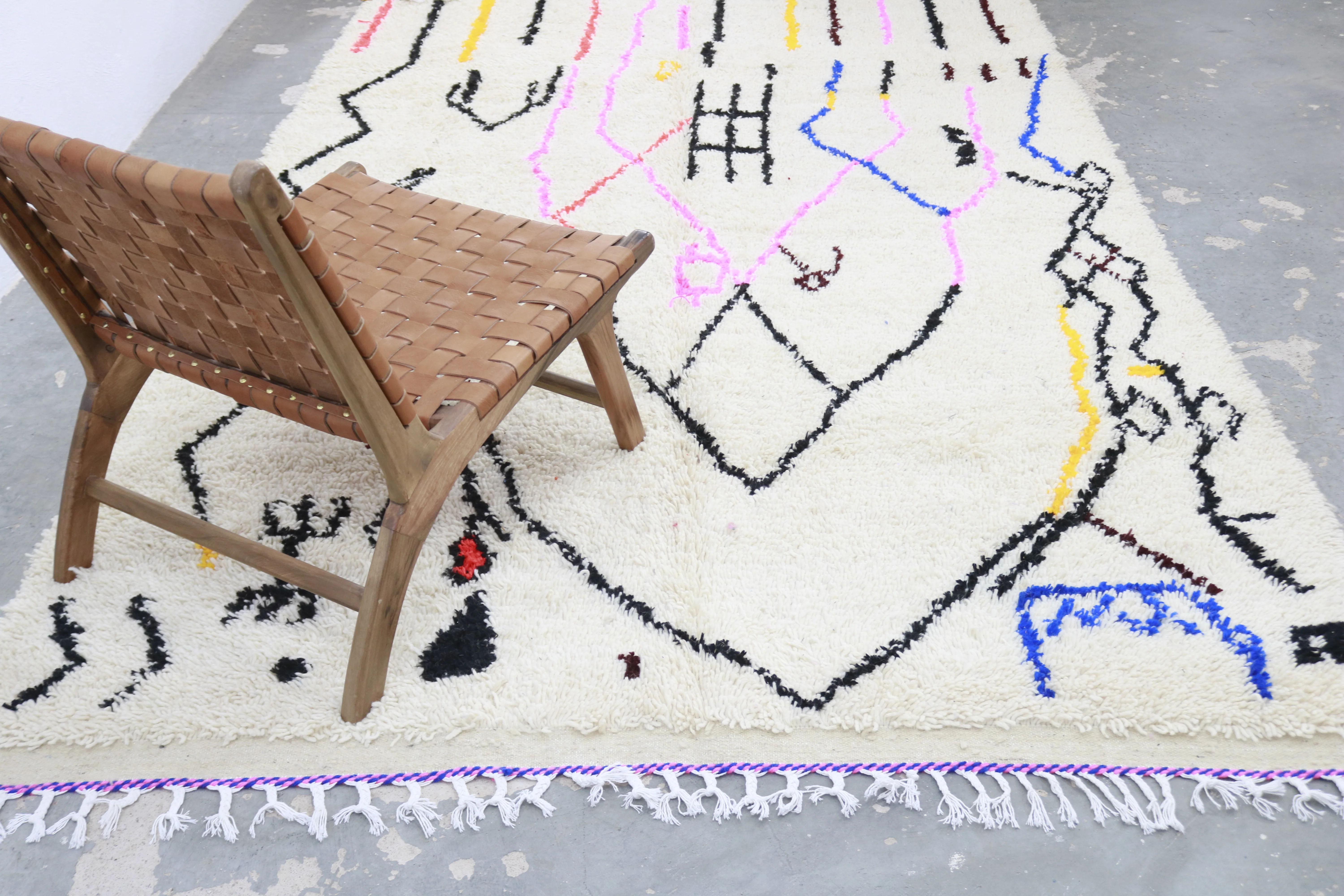 Azilal Rug 300×195 cm – Ivory Moroccan Berber Rug with Abstract Neon Tribal Lines, GO-975 - Image 6