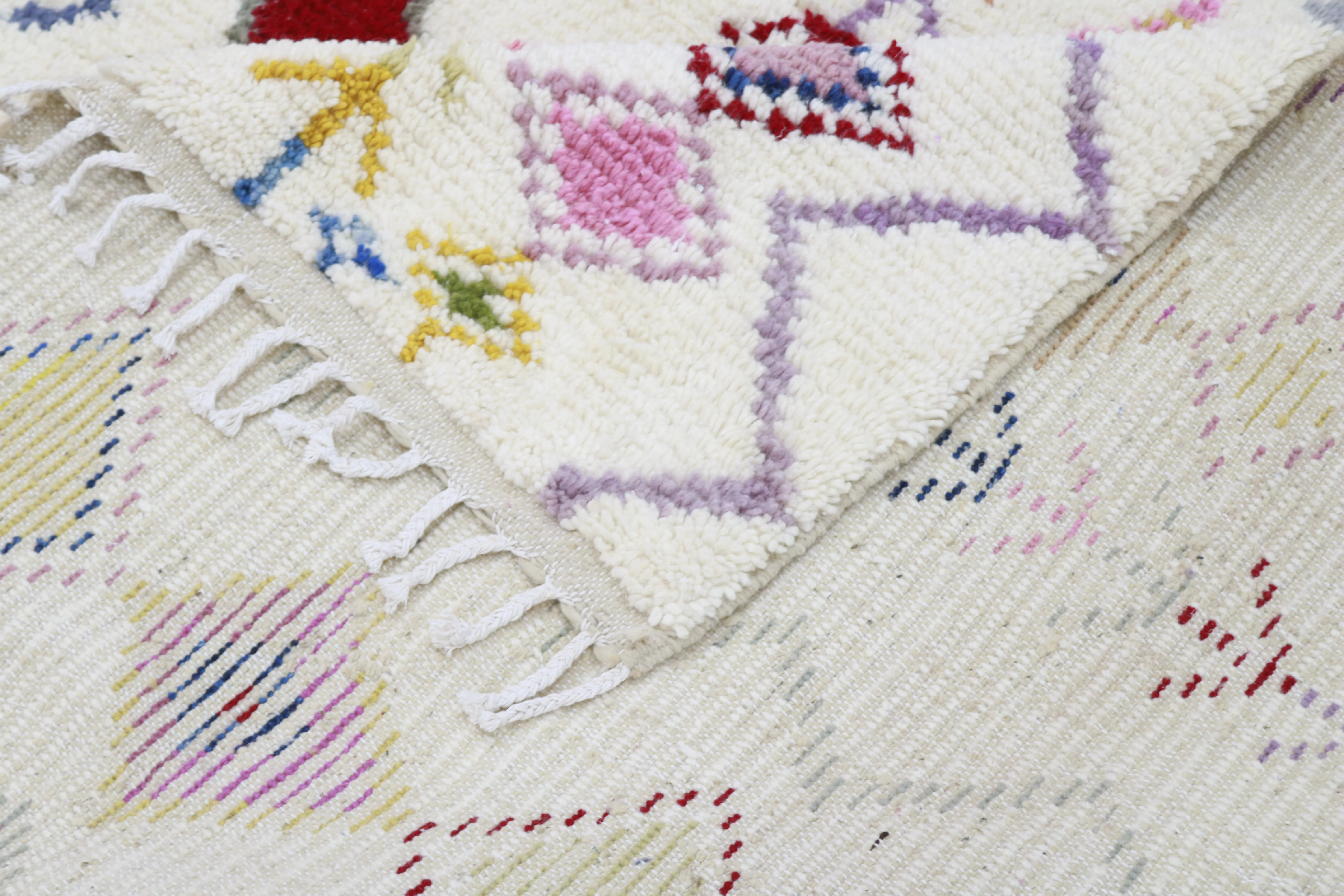 Azilal Rug 300×195 cm – Ivory Moroccan Berber Rug with Colorful Amazigh Diamond Motifs, GO-976 - Image 3