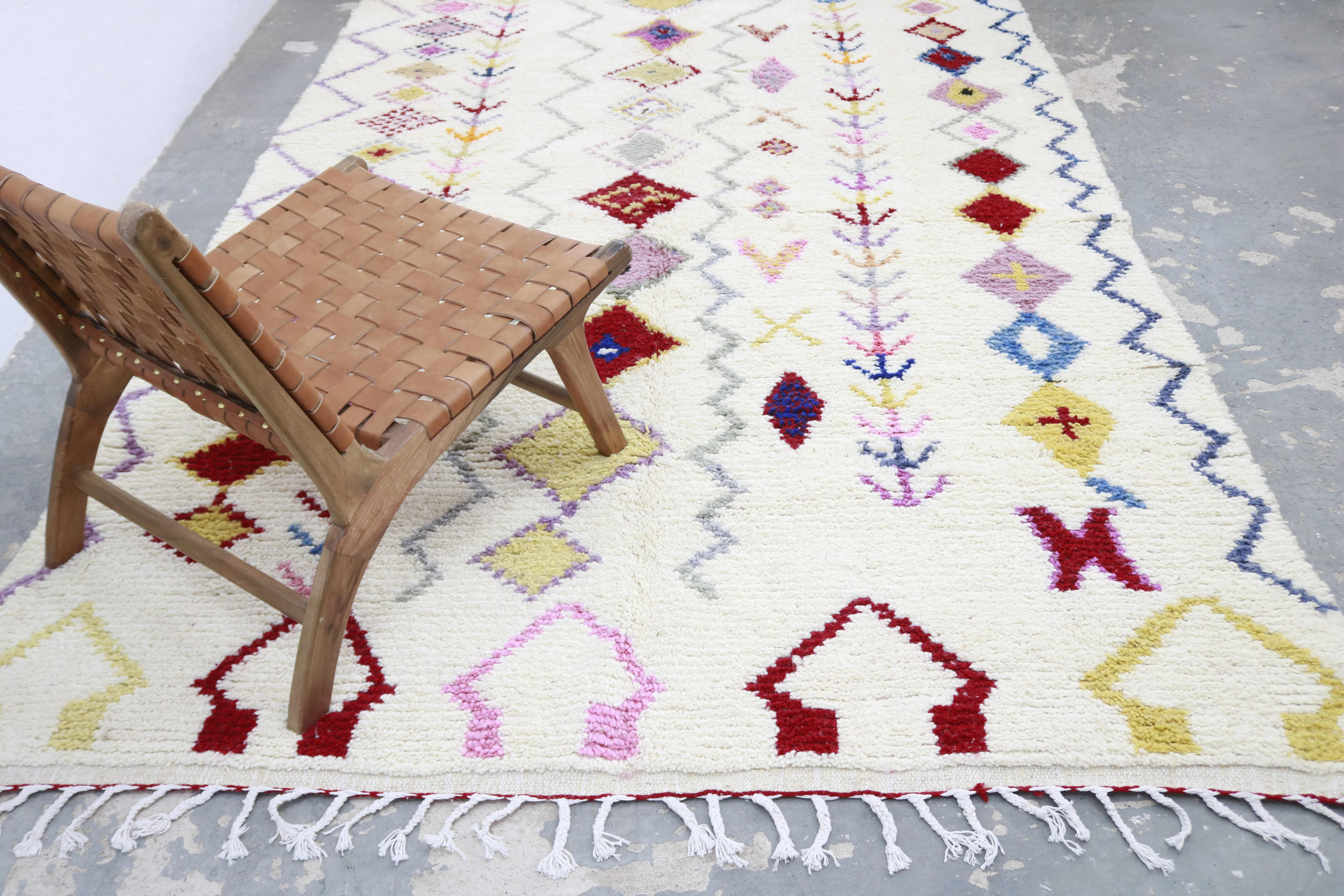 Azilal Rug 300×195 cm – Ivory Moroccan Berber Rug with Colorful Amazigh Diamond Motifs, GO-976 - Image 5