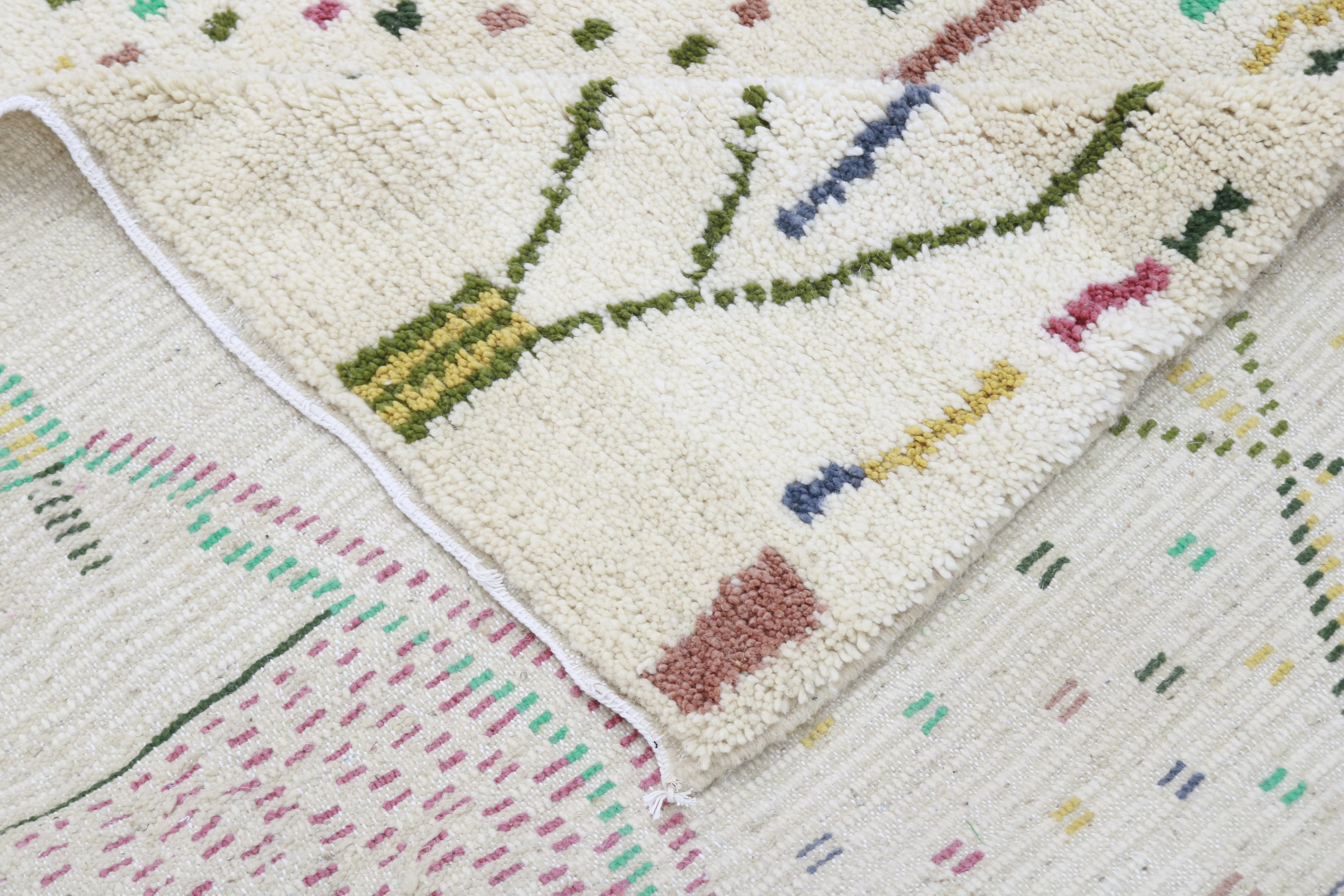Azilal Rug 300×200 cm – Ivory Moroccan Berber Rug with Abstract Amazigh Motifs & Confetti Details, GO-978 - Image 4