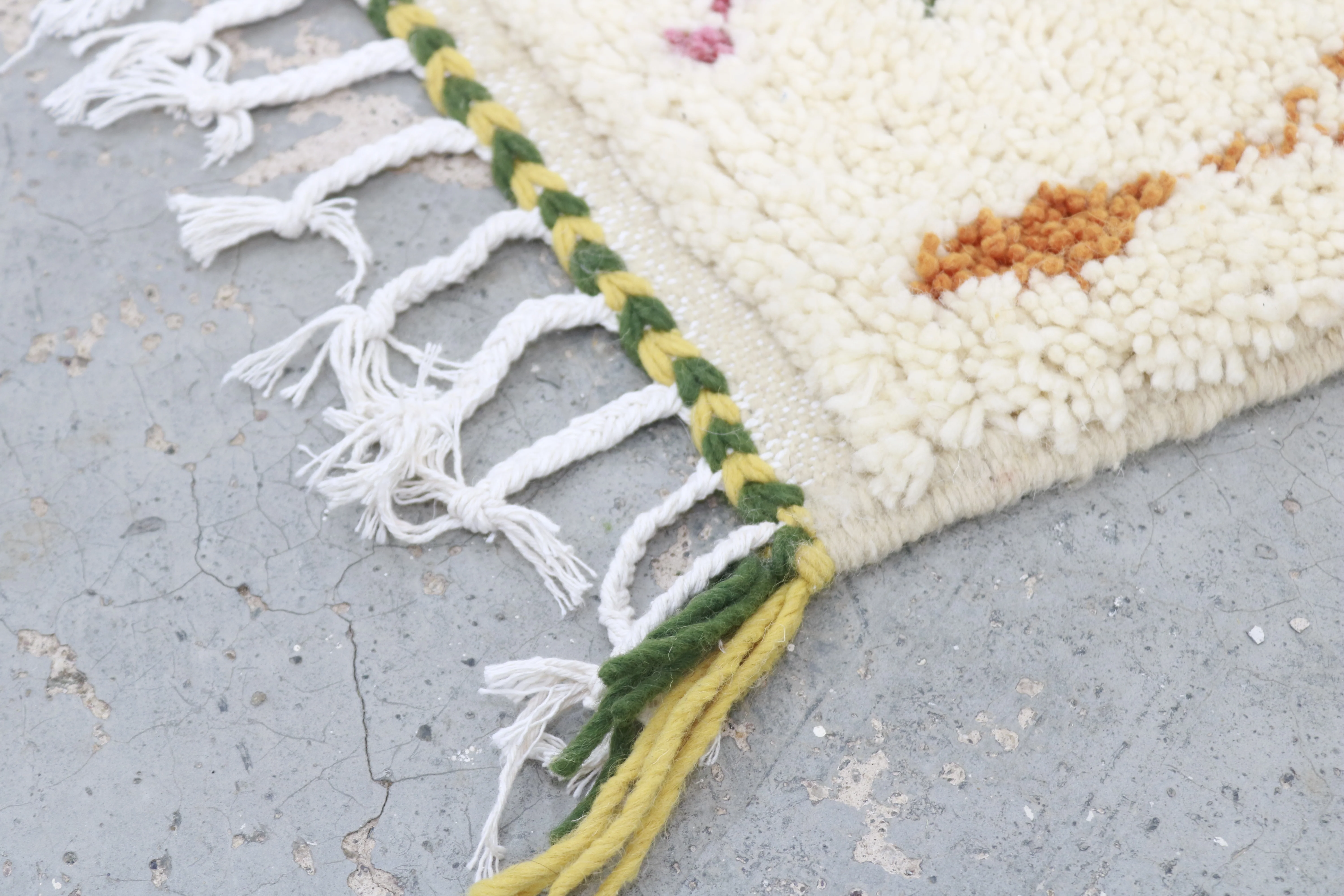 Azilal Rug 305×195 cm – Ivory Moroccan Berber Rug with Multicolor Tribal Diamonds, GO-974 - Image 6