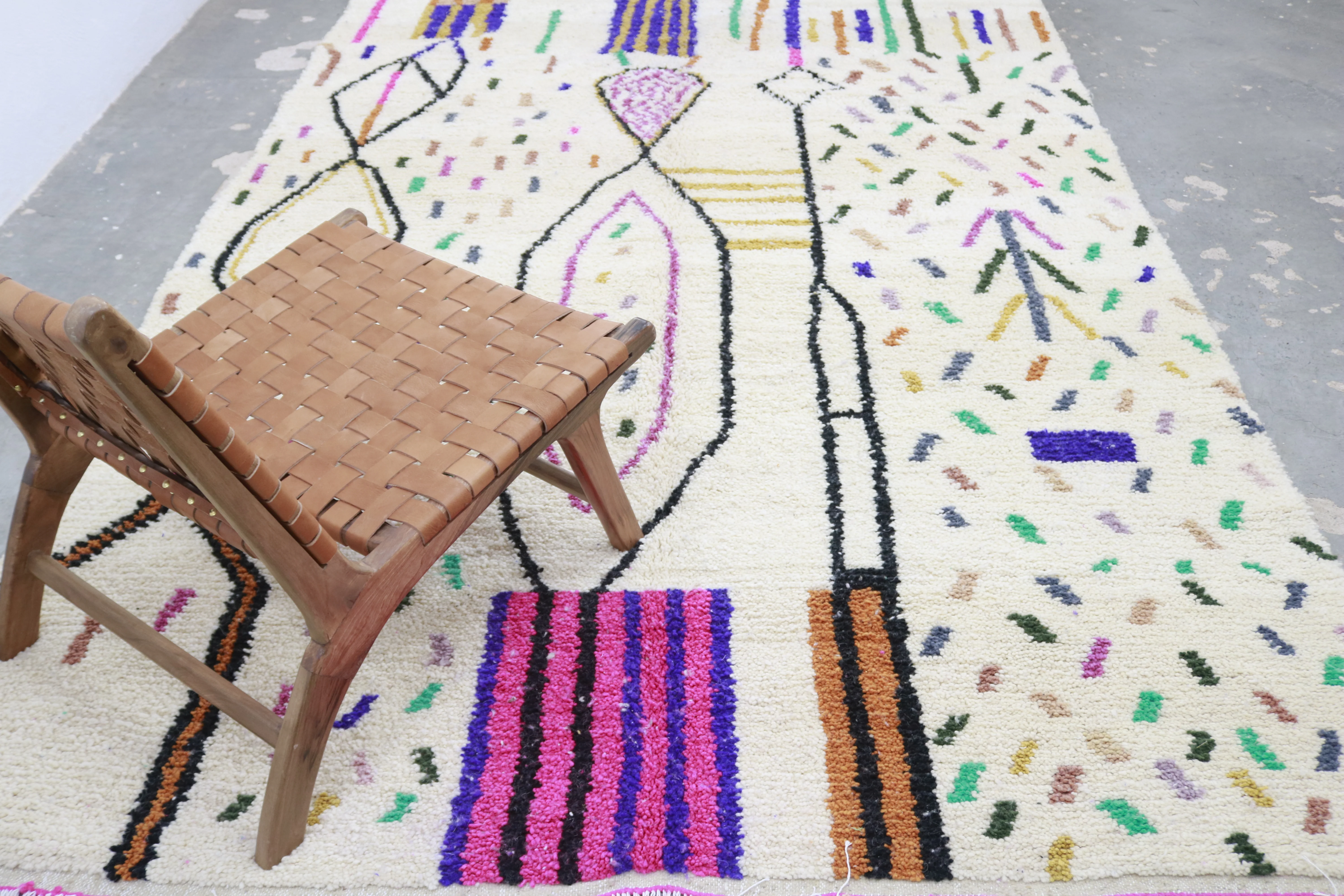 Azilal Rug 310×200 cm – Ivory Moroccan Berber Rug with Abstract Colorful Amazigh Symbols, GO-977 - Image 8