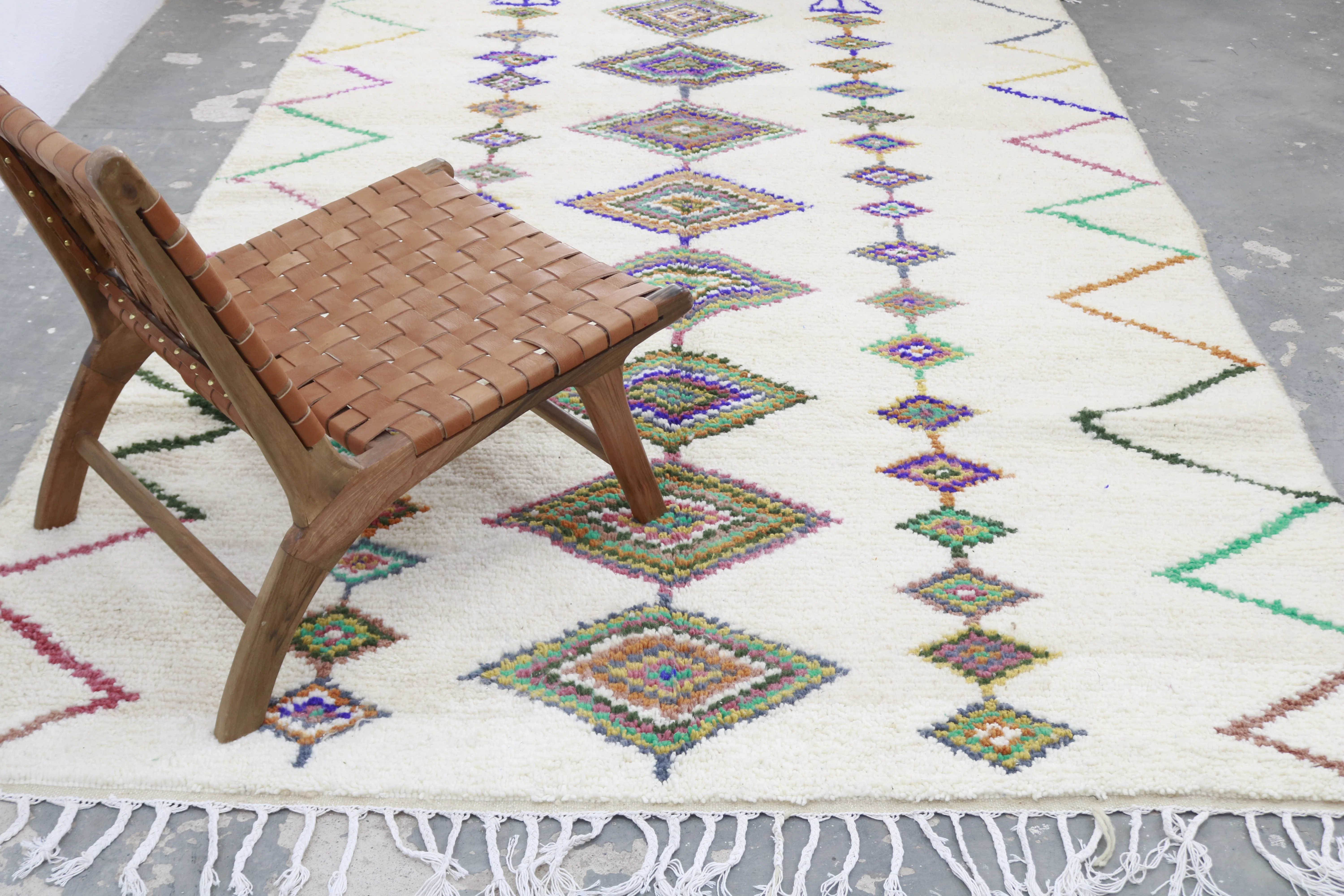Azilal Rug 310×205 cm – Ivory Berber Rug with Colorful Diamond Motifs, GO-972 - Image 3