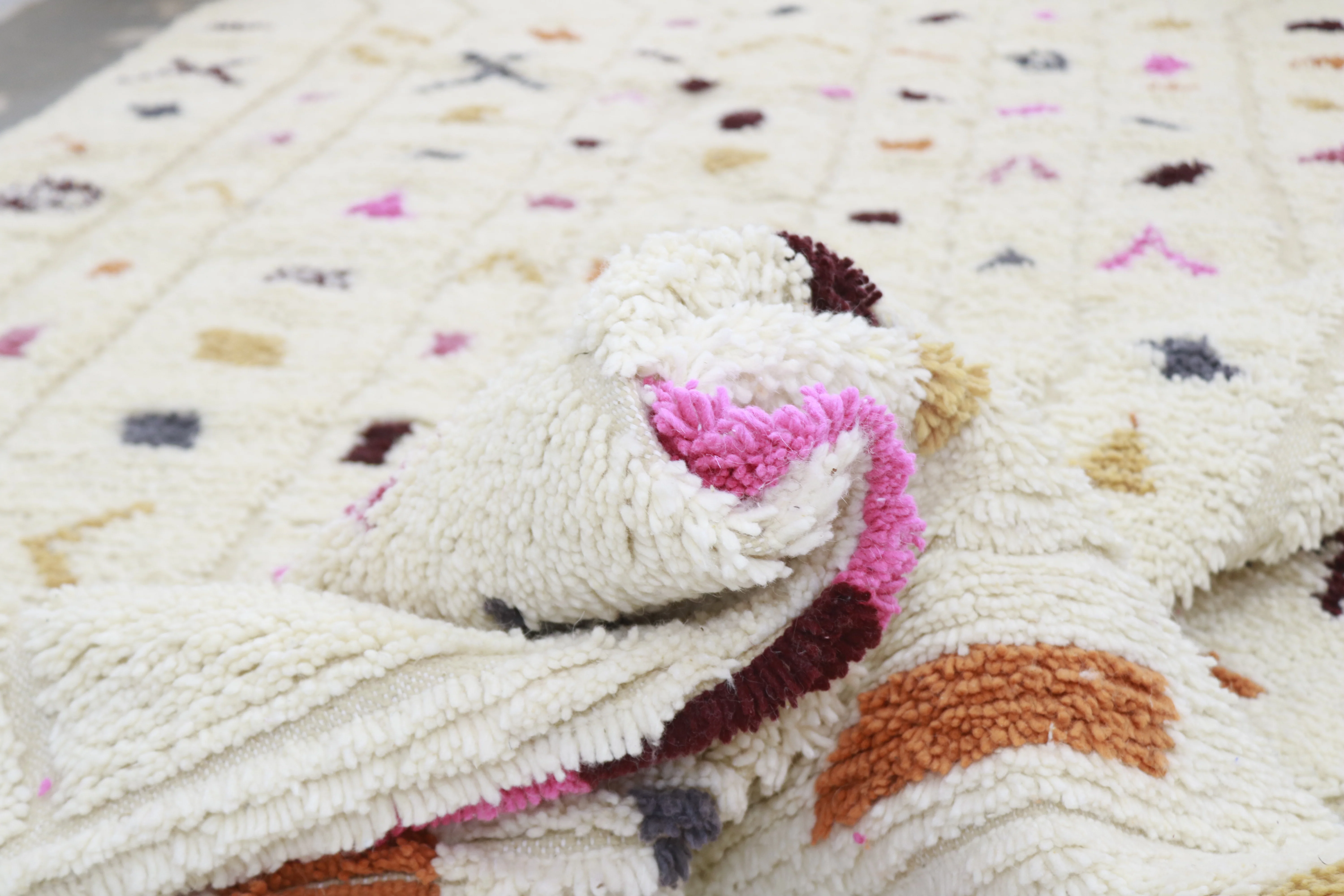 Azilal Rug 335×195 cm – Soft Ivory Berber Rug with Minimal Symbols, GO-971 - Image 3