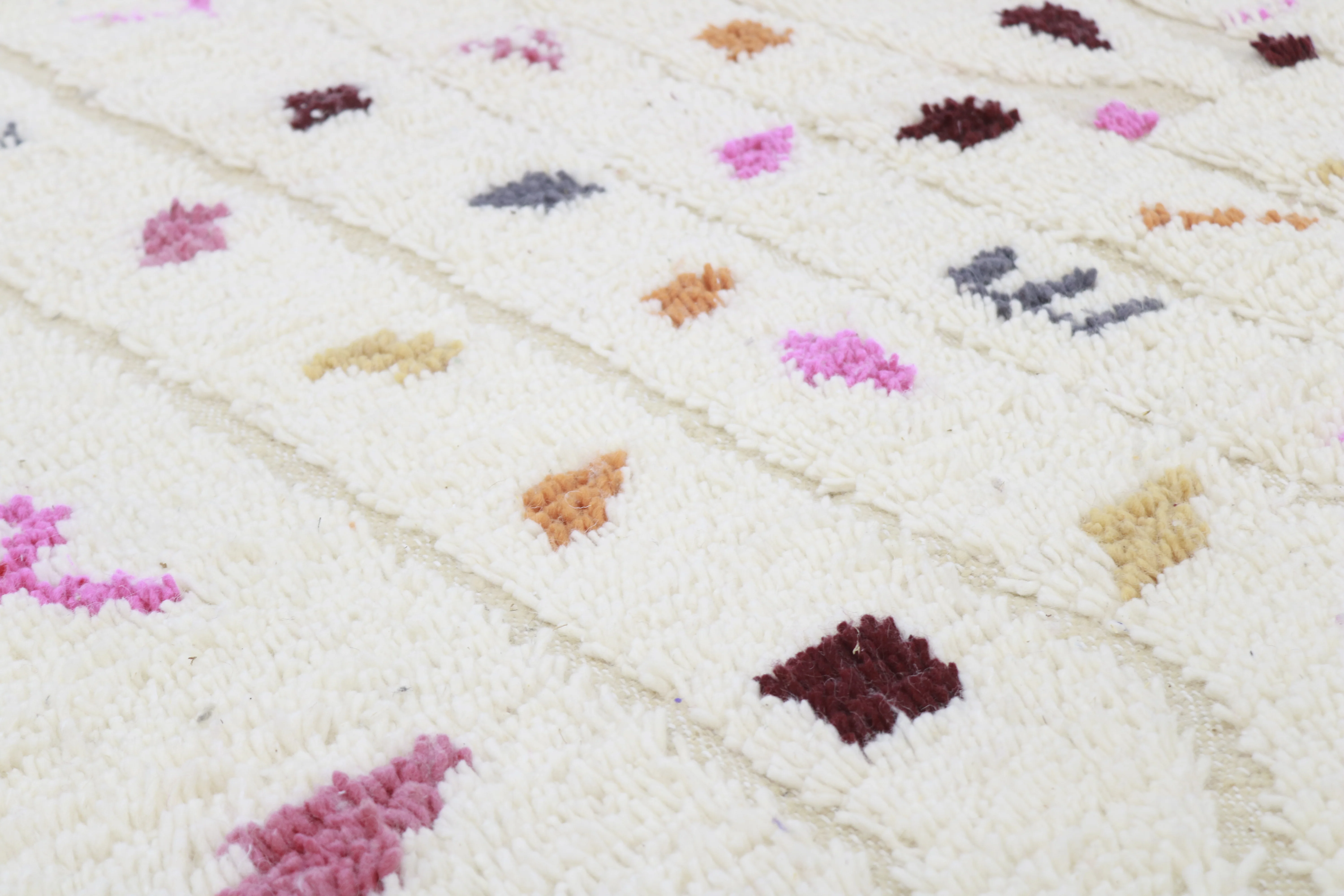 Azilal Rug 335×195 cm – Soft Ivory Berber Rug with Minimal Symbols, GO-971 - Image 4