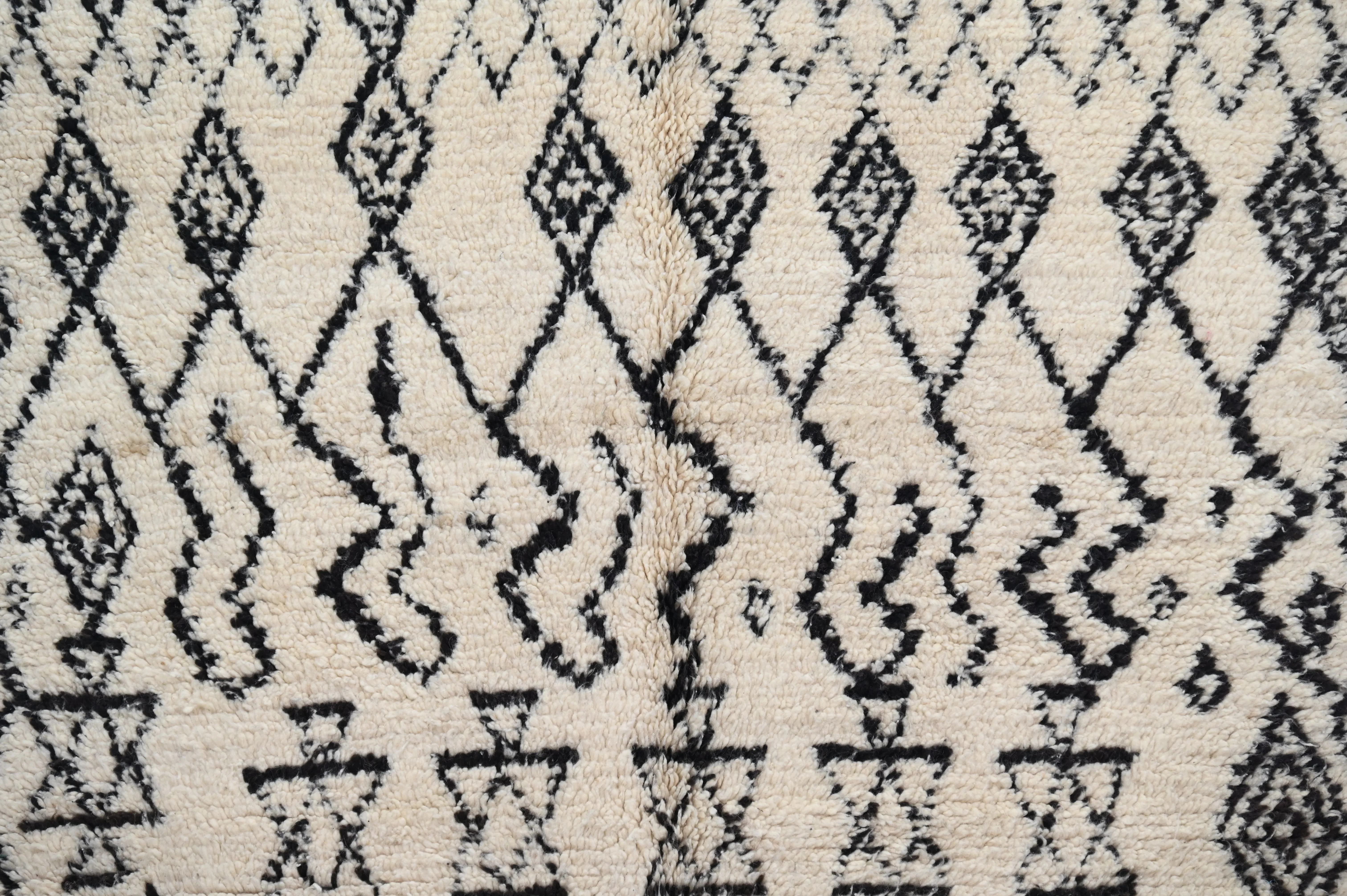 Beni Ouarain Rug, 220 x 145 cm, AZO-615 - Image 3