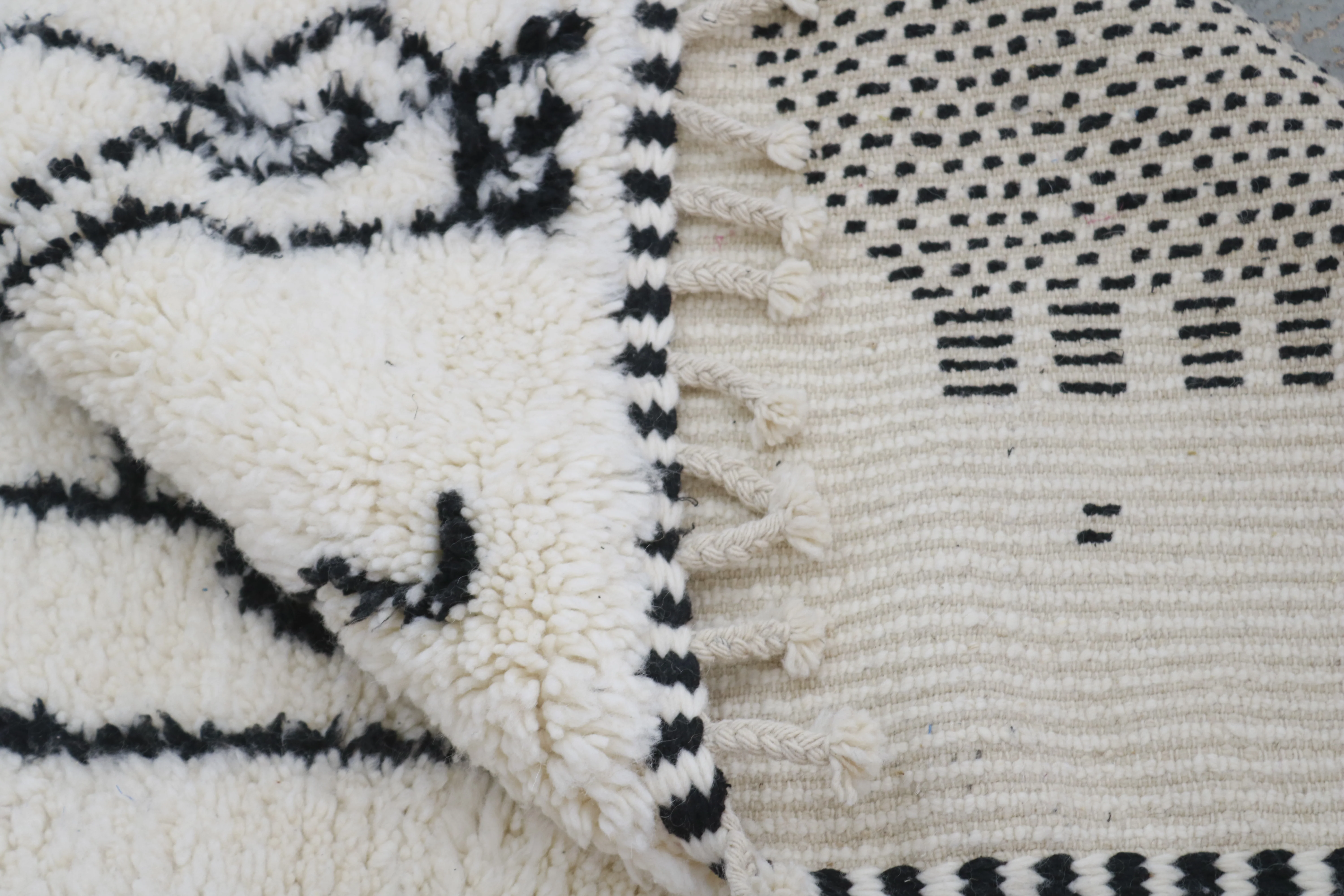 Beni Ouarain Rug 235×155 cm – Ivory & Black, AZO-780 - Image 3