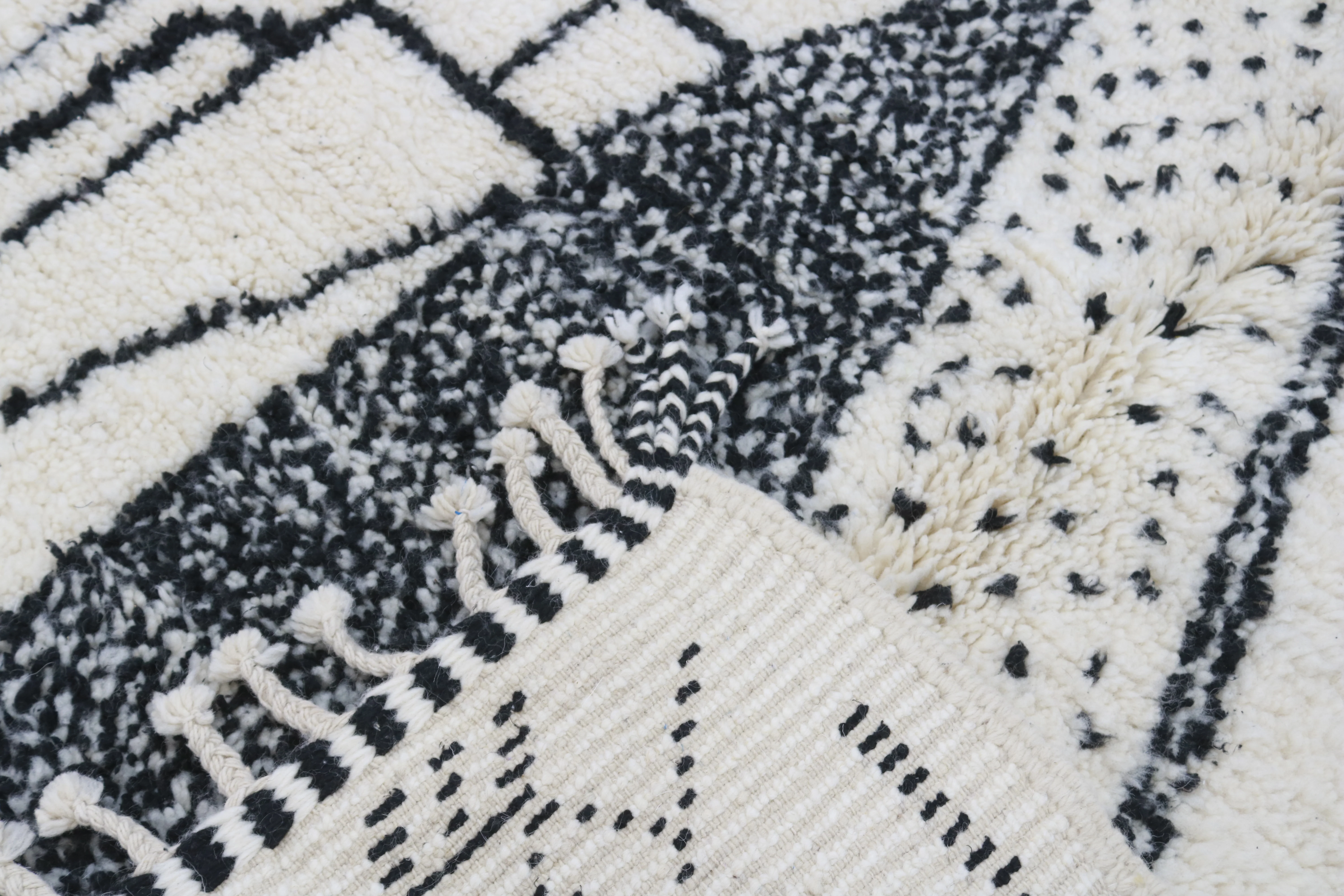 Beni Ouarain Rug 235×155 cm – Ivory & Black, AZO-780 - Image 7