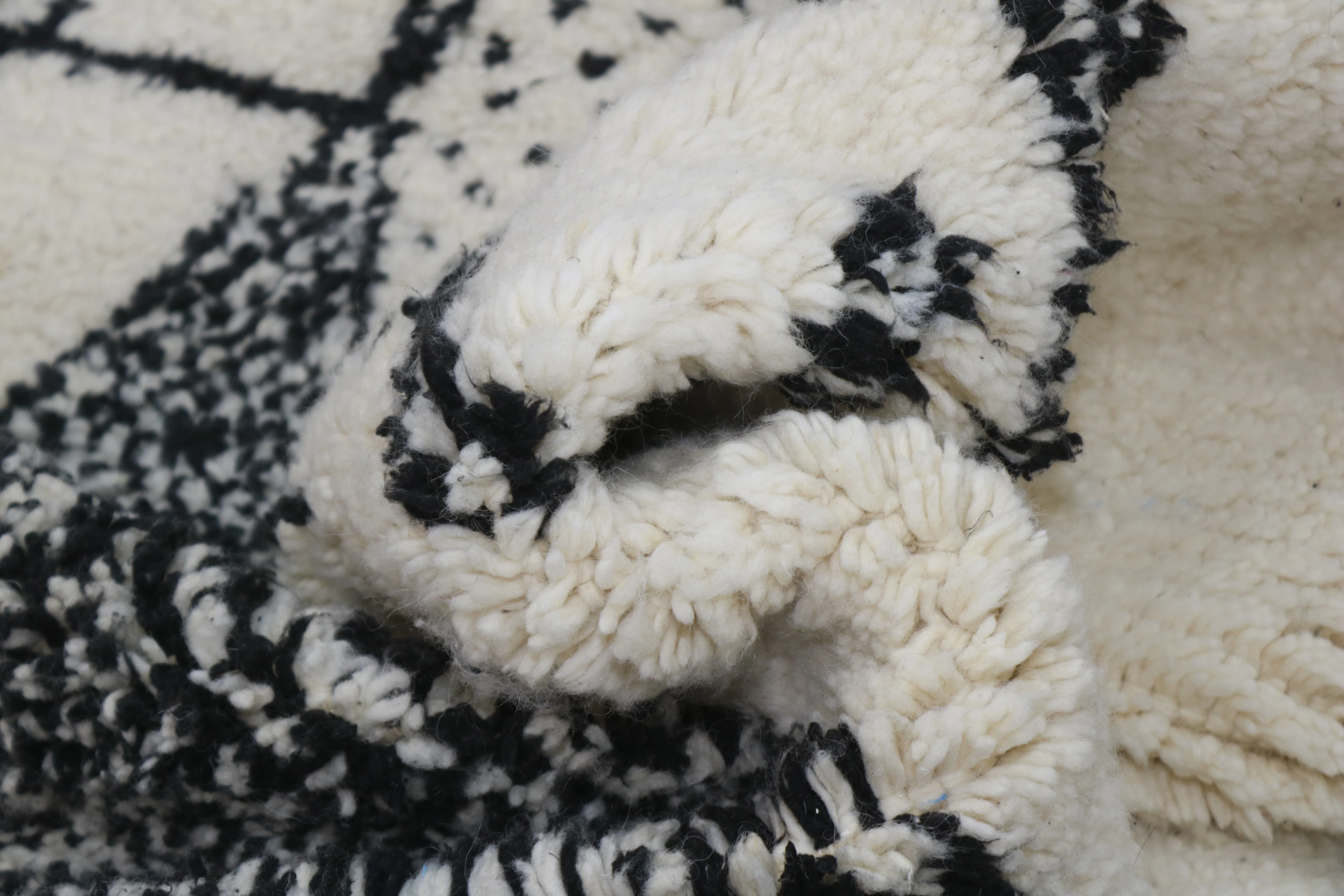 Beni Ouarain Rug 235×155 cm – Ivory & Black, AZO-780 - Image 8