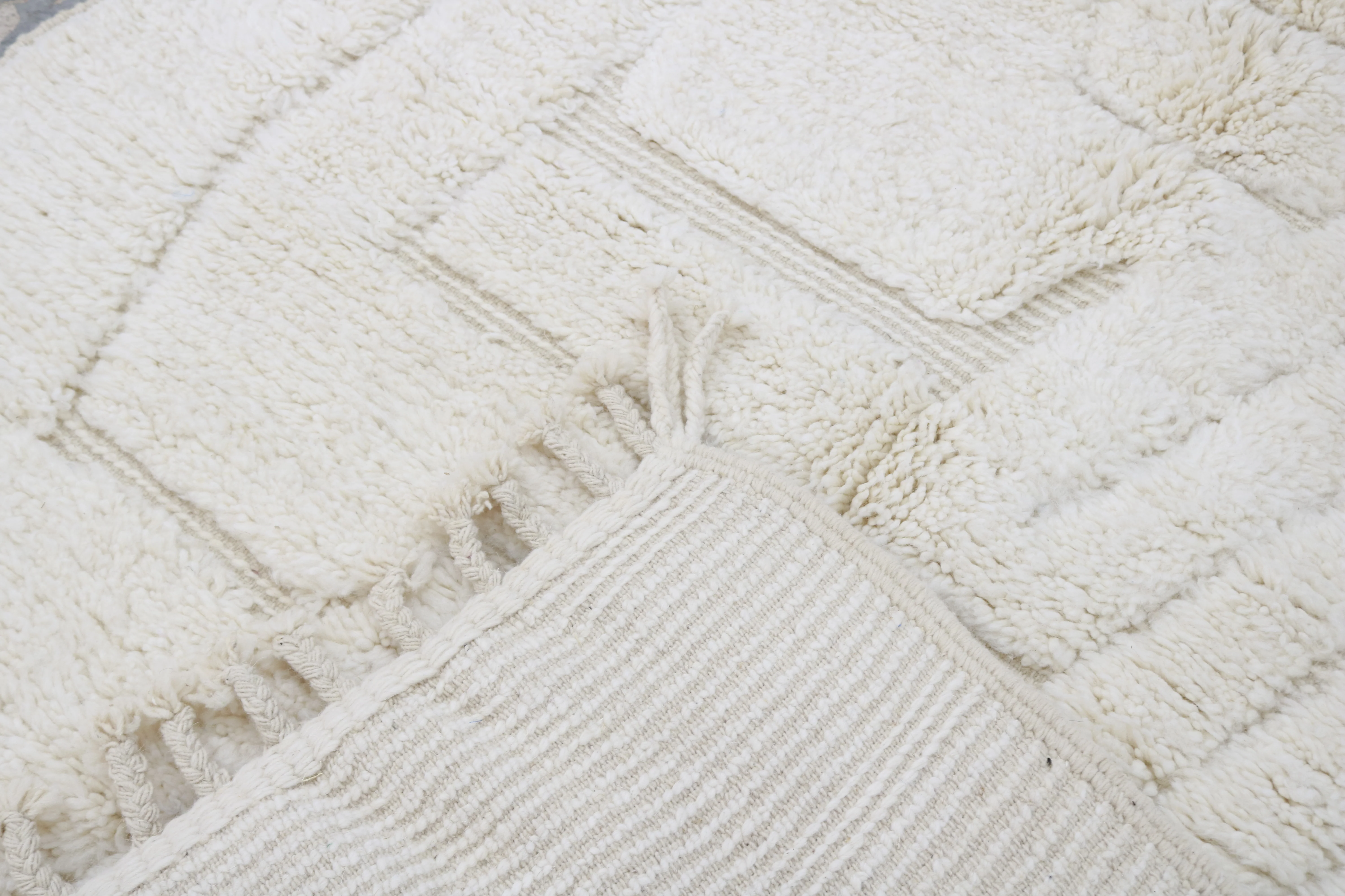 Beni Ouarain Rug 235×155 cm – Ivory Minimalist, AZO-781 - Image 4