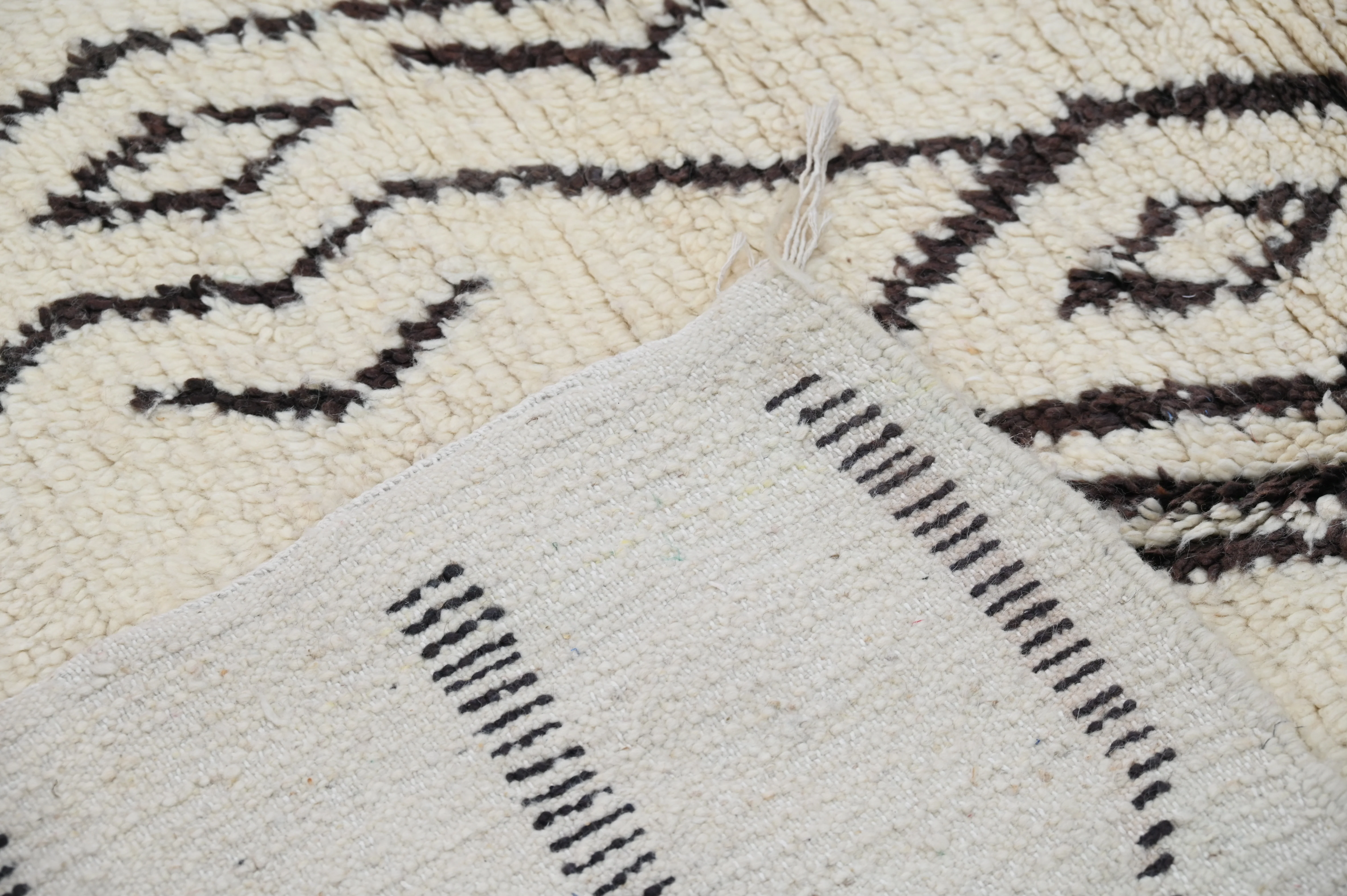 Beni Ouarain Rug, 235 x 145 cm, AZO-617 - Image 4