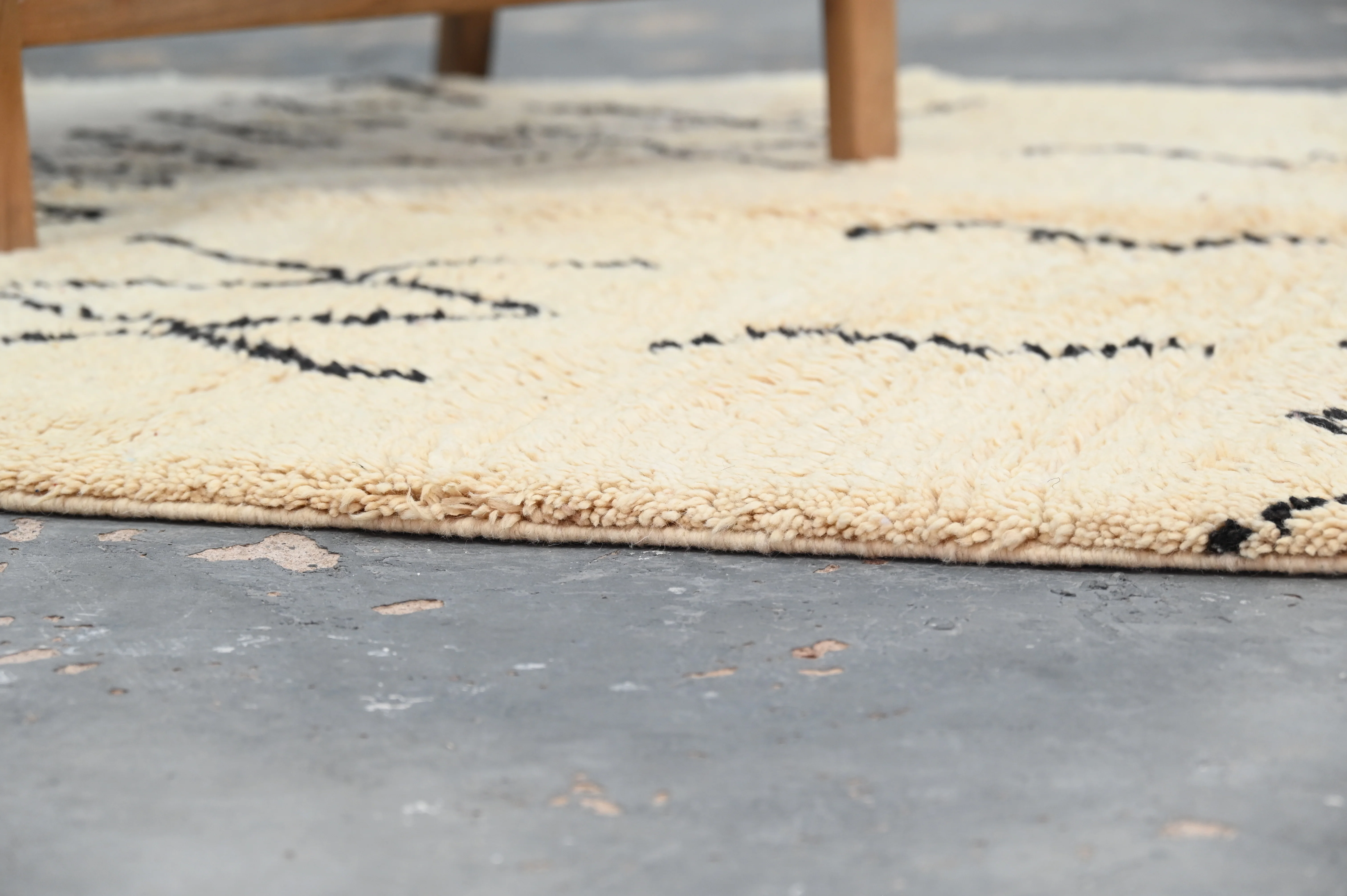 Beni Ouarain Rug, 240 x 140 cm, AZO-635 - Image 3