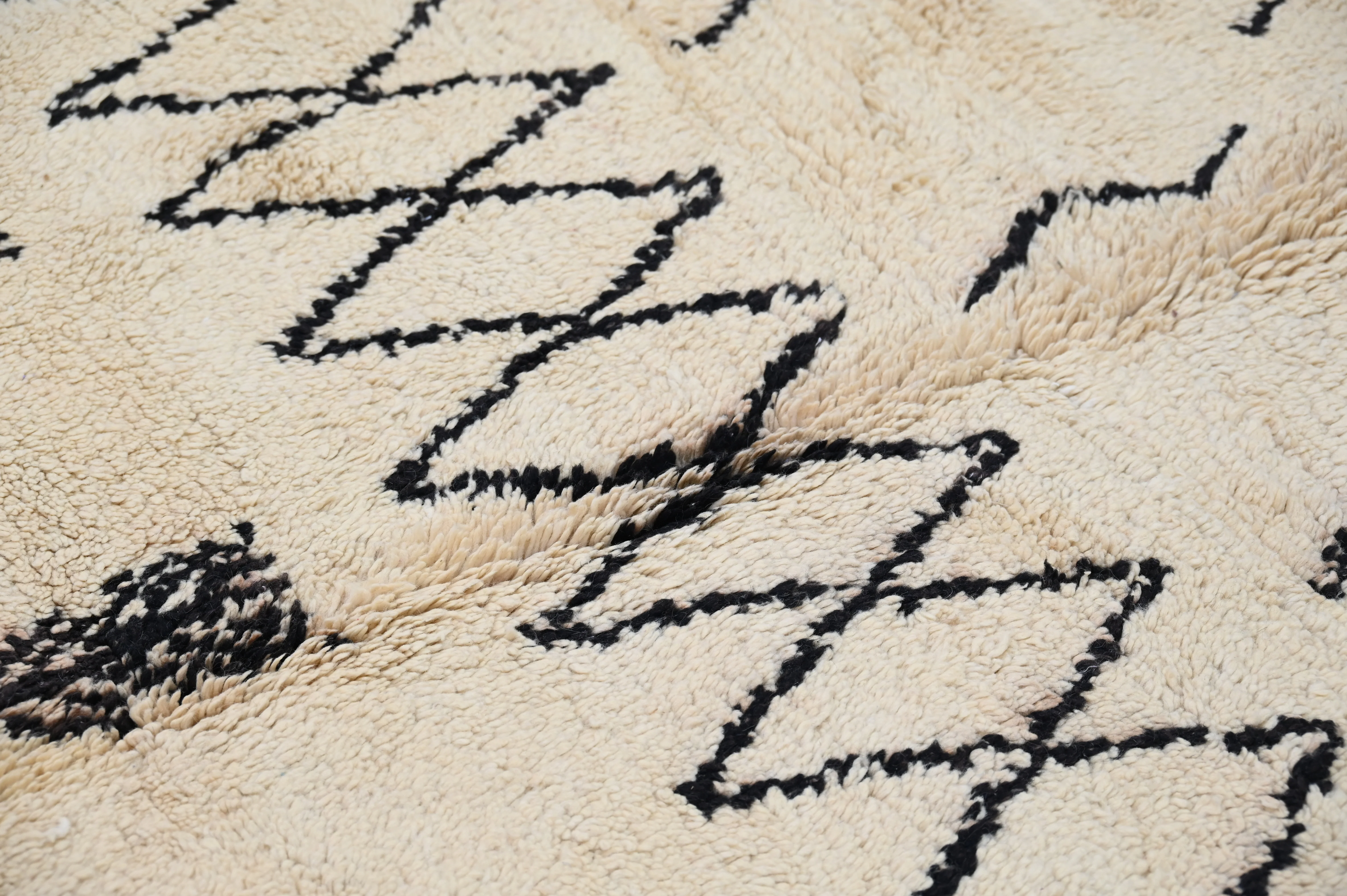 Beni Ouarain Rug, 240 x 140 cm, AZO-635 - Image 4