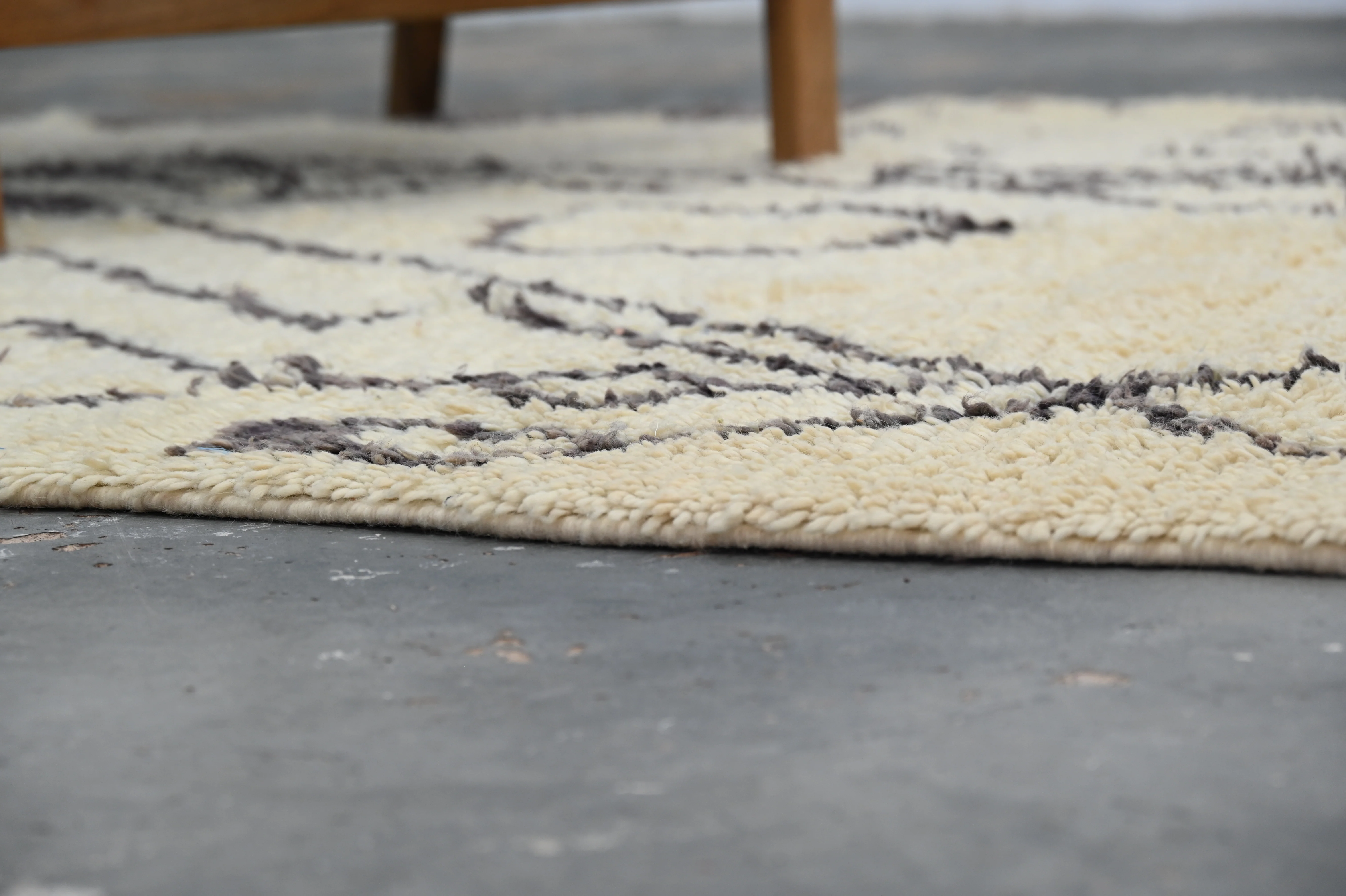 Beni Ouarain Rug, 240 x 150 cm, AZO-624 - Image 2
