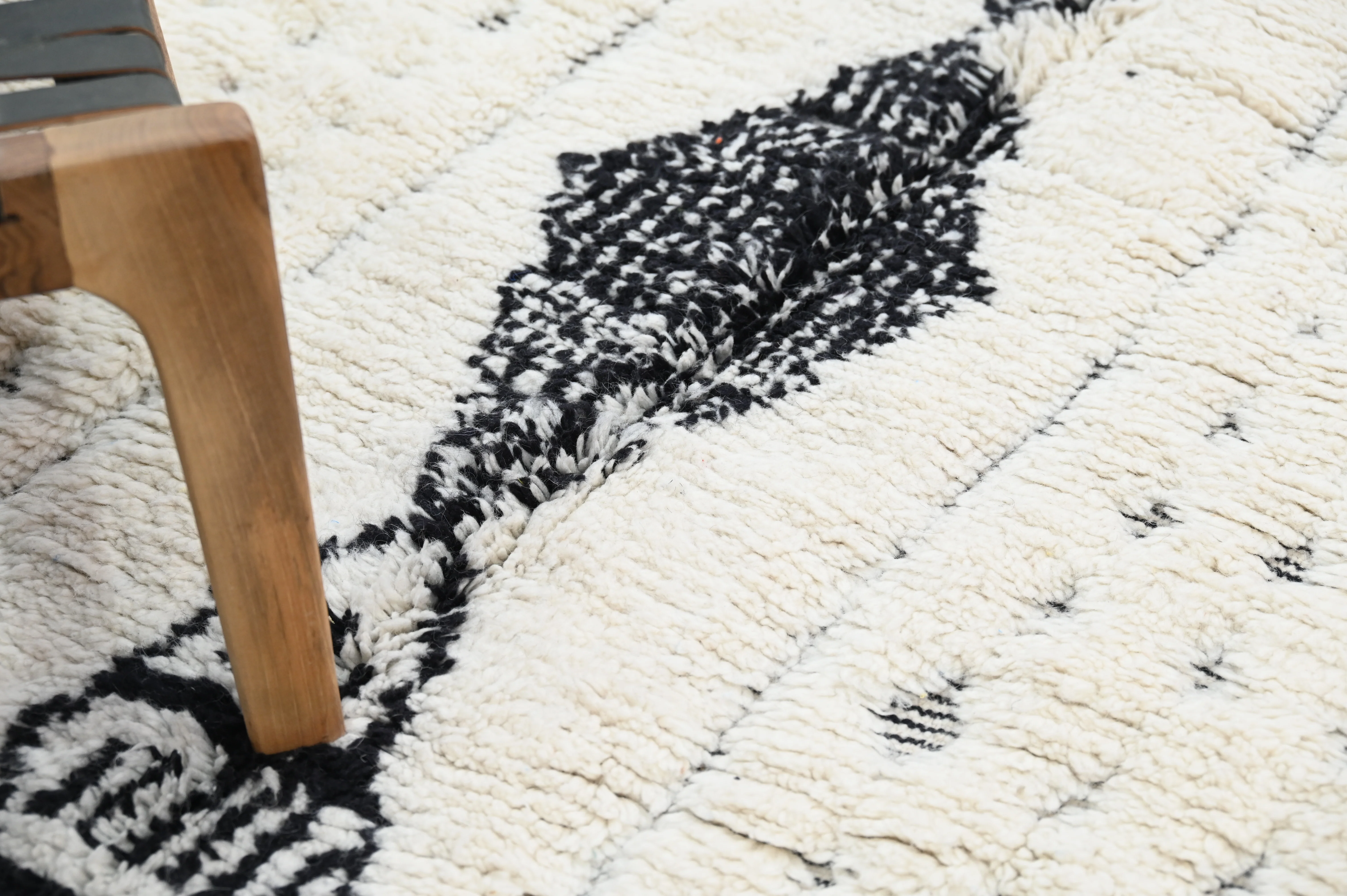 Beni Ouarain Rug, 245 x 140 cm, AZO-553 - Image 2