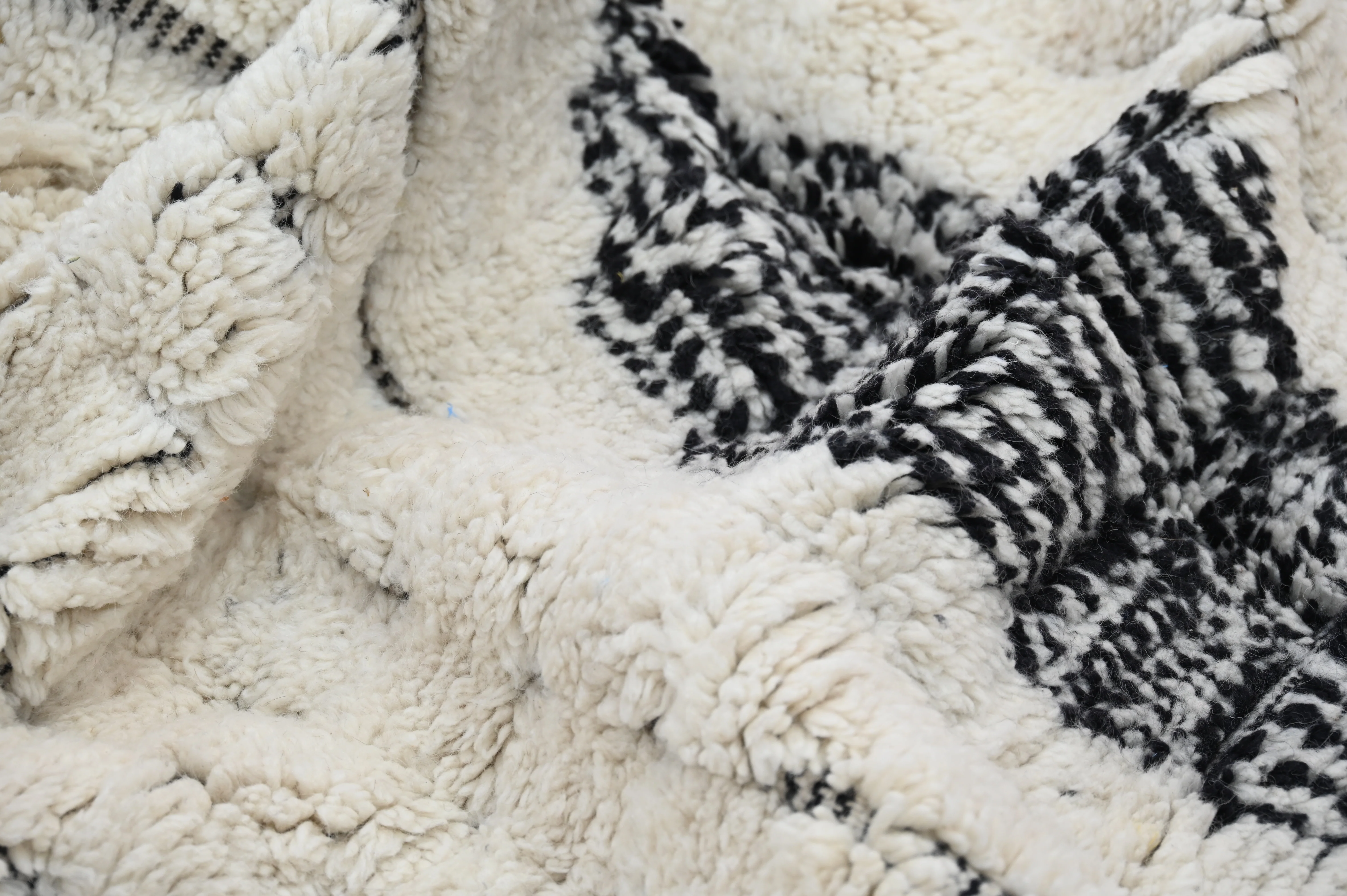 Beni Ouarain Rug, 245 x 140 cm, AZO-553 - Image 4