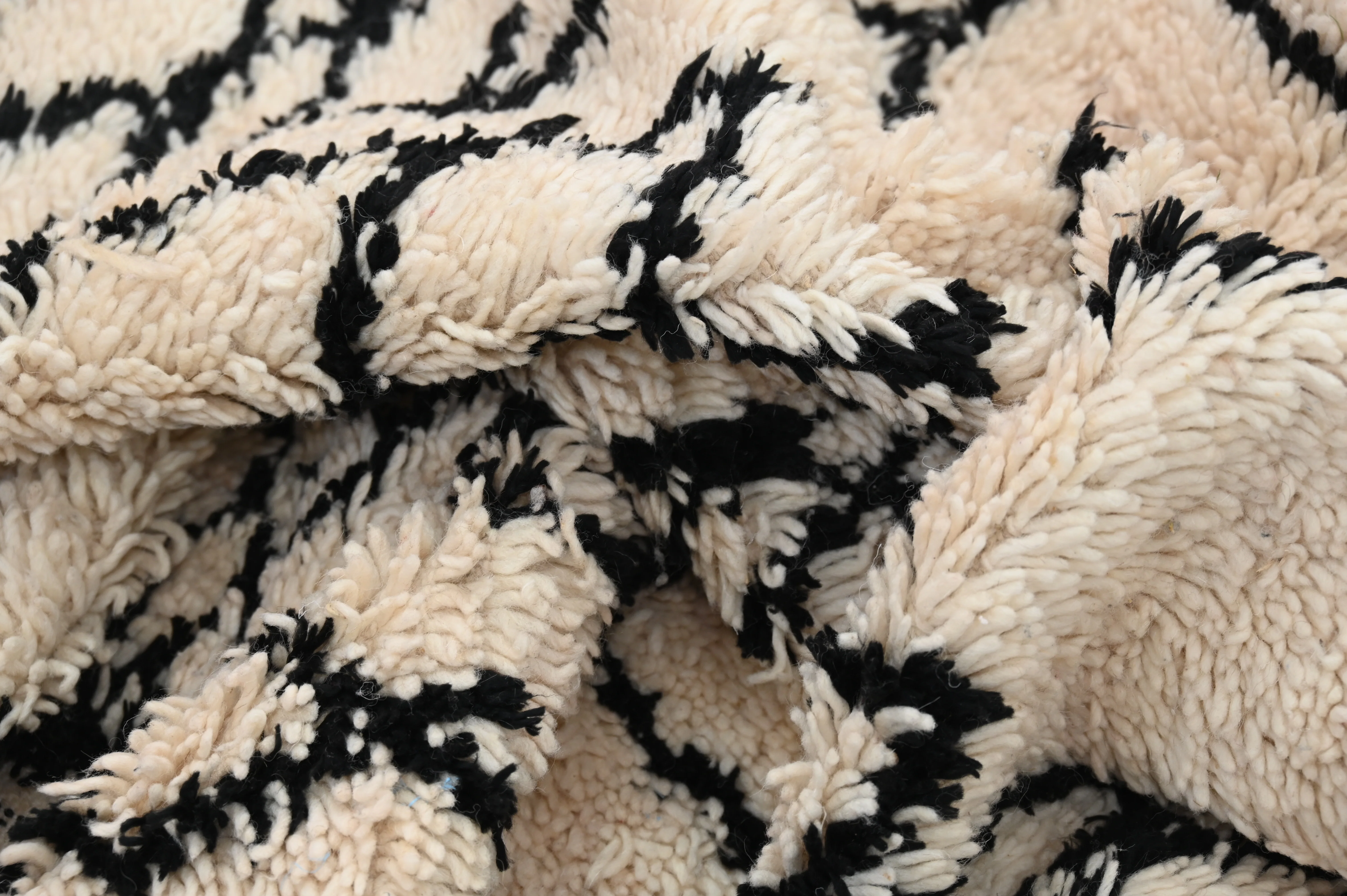 Beni Ouarain Rug, 245 x 150 cm, AZO-577 - Image 2