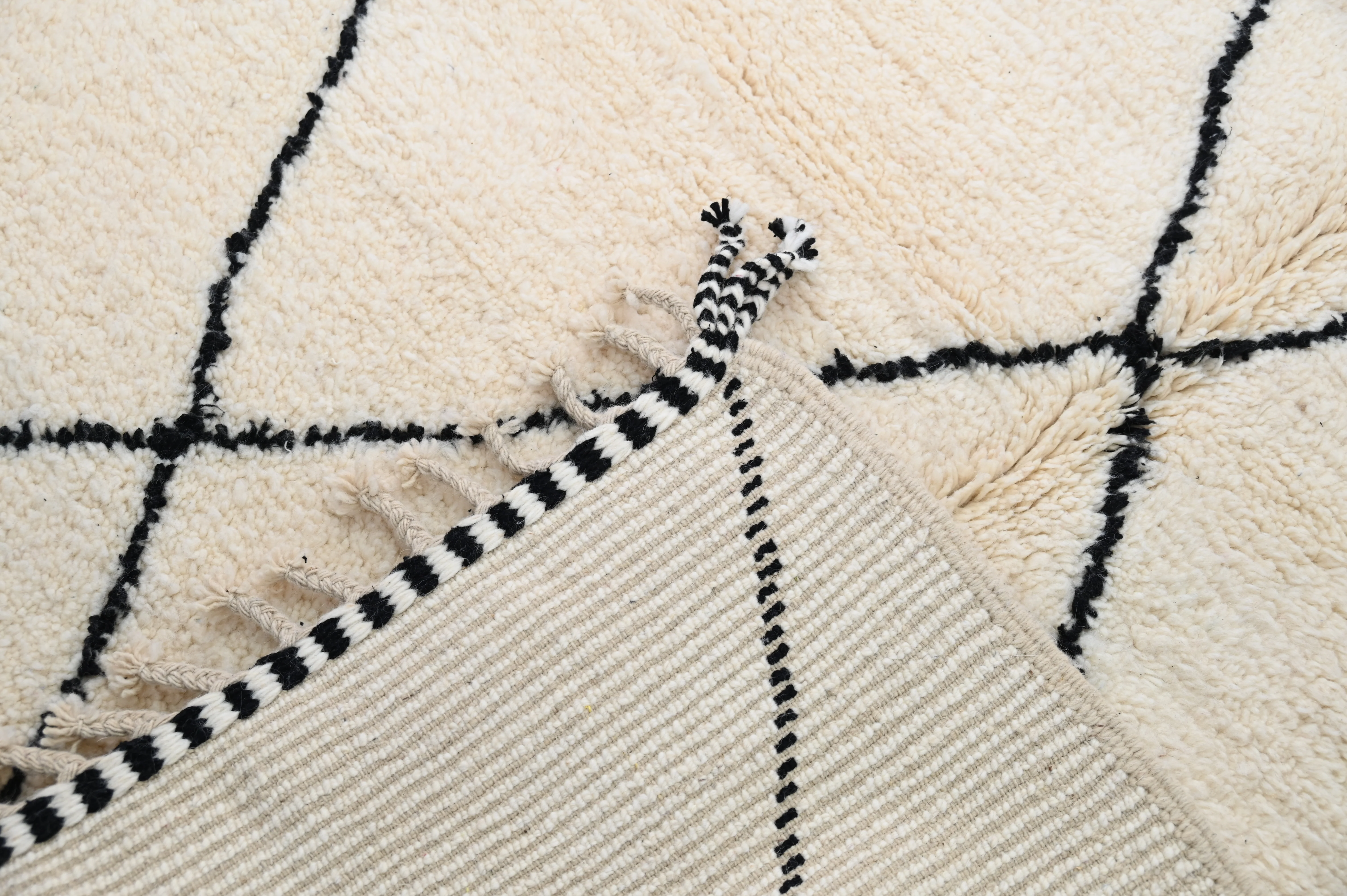 Beni Ouarain Rug, 245 x 165 cm, AZO-767 - Image 4