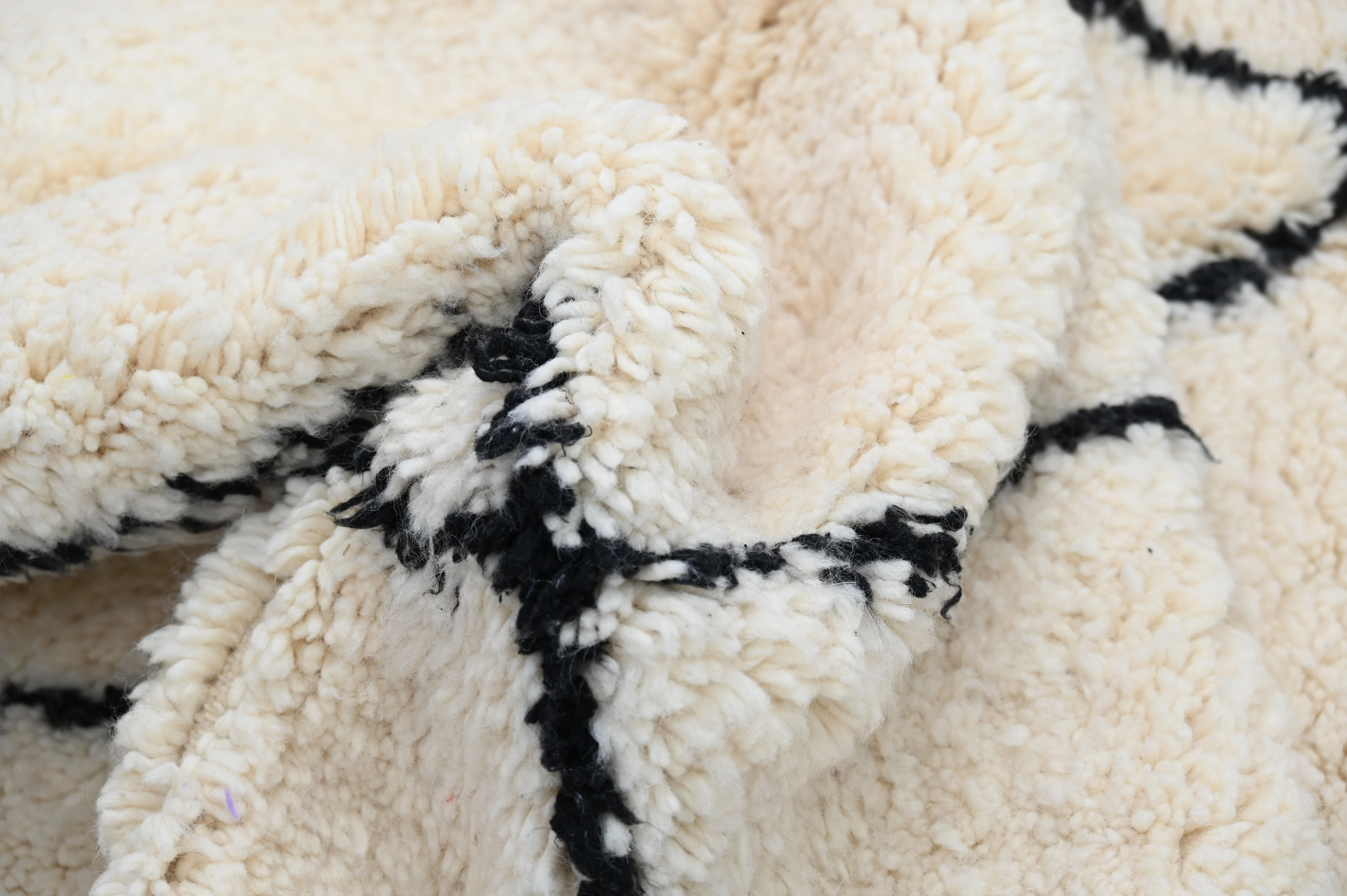 Beni Ouarain Rug, 245 x 165 cm, AZO-767 - Image 5
