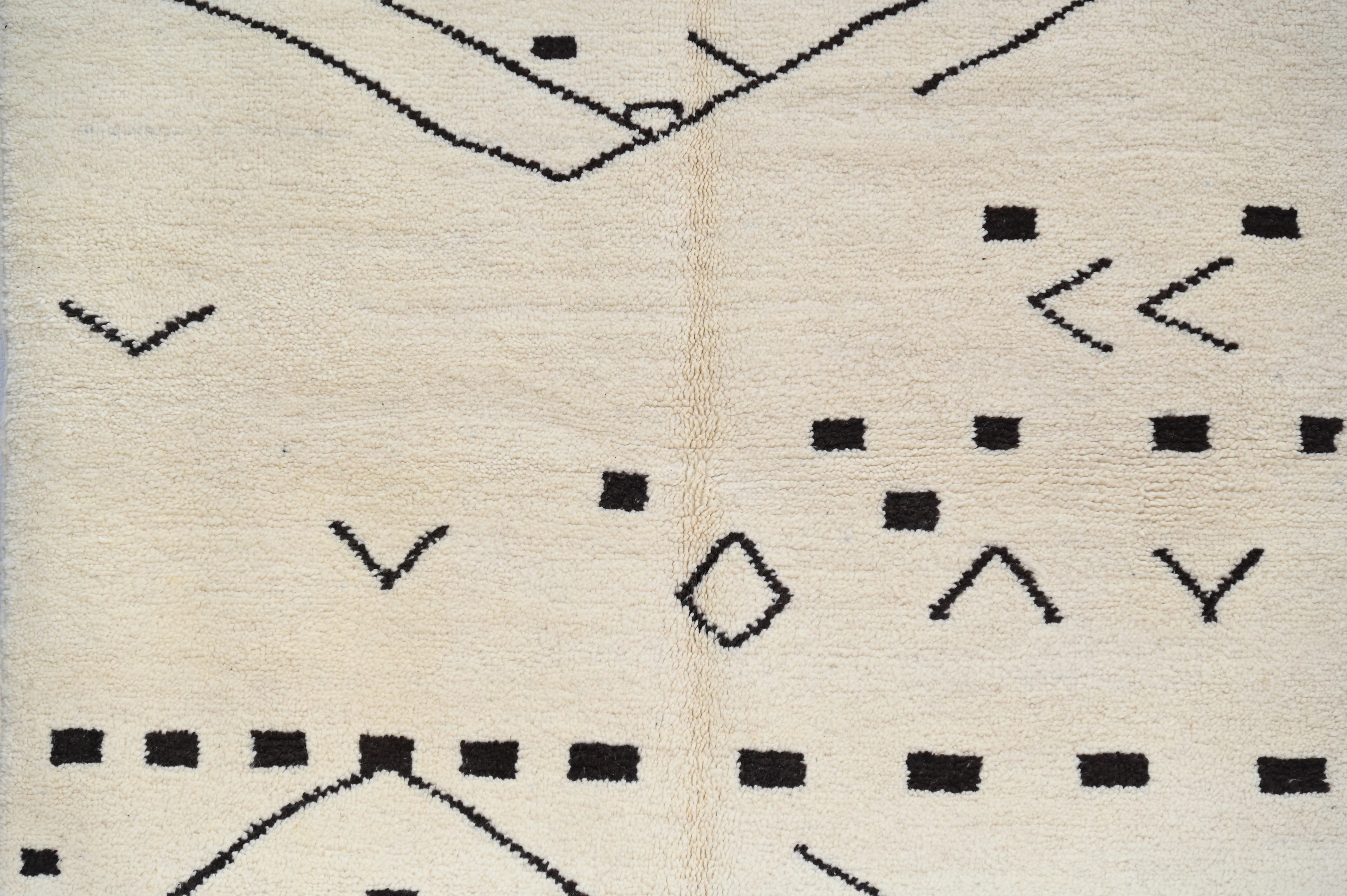 Beni Ouarain Rug, 250 x 145 cm, AZO-616 - Image 3