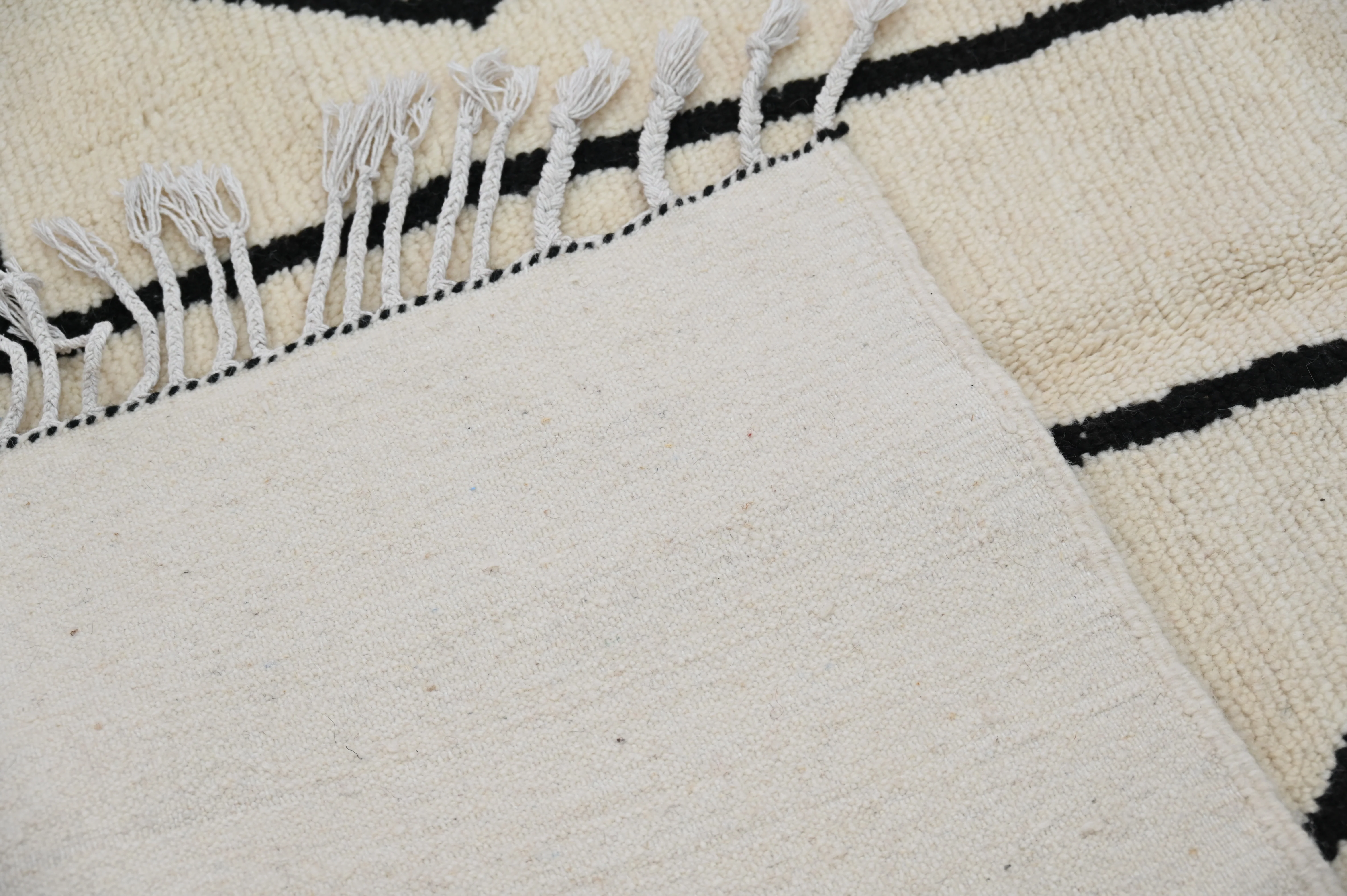 Beni Ouarain Rug, 250 x 150 cm, AZO-606 - Image 5