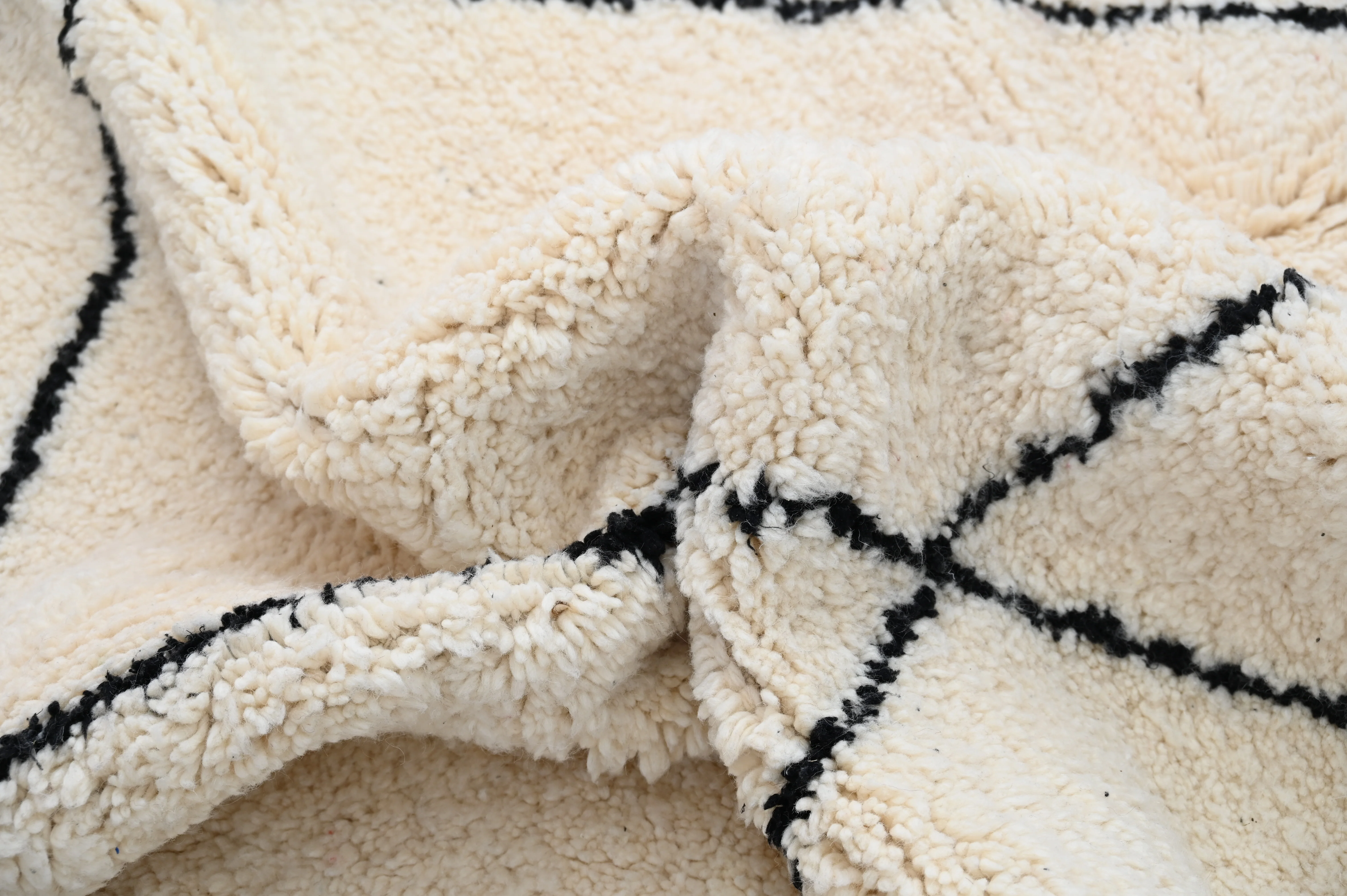 Beni Ouarain Rug, 250 x 170 cm, AZO-762 - Image 5