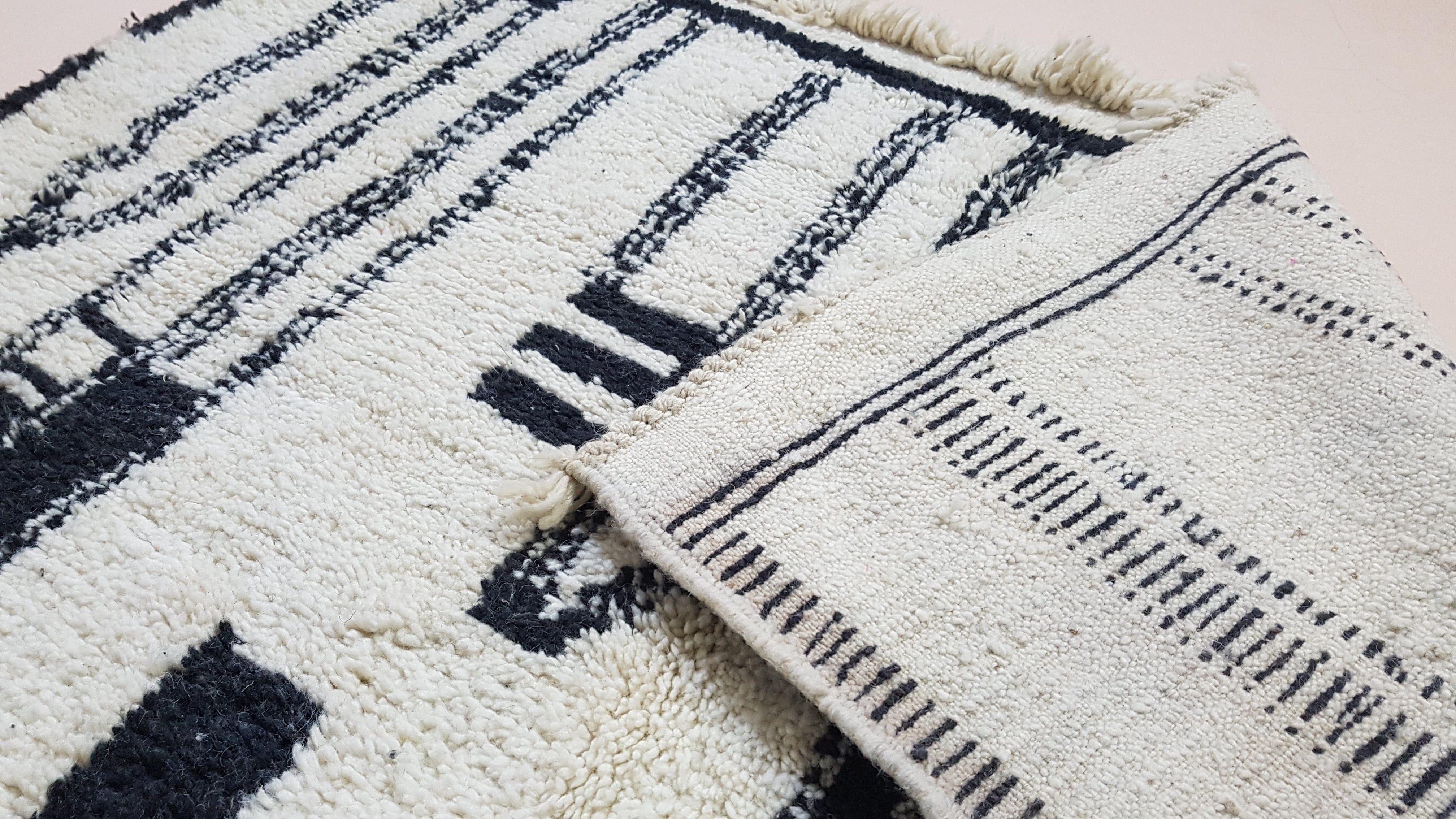 Beni Ouarain rug, 275 x 155 cm || 9.02 x 5.09 feet - Image 6