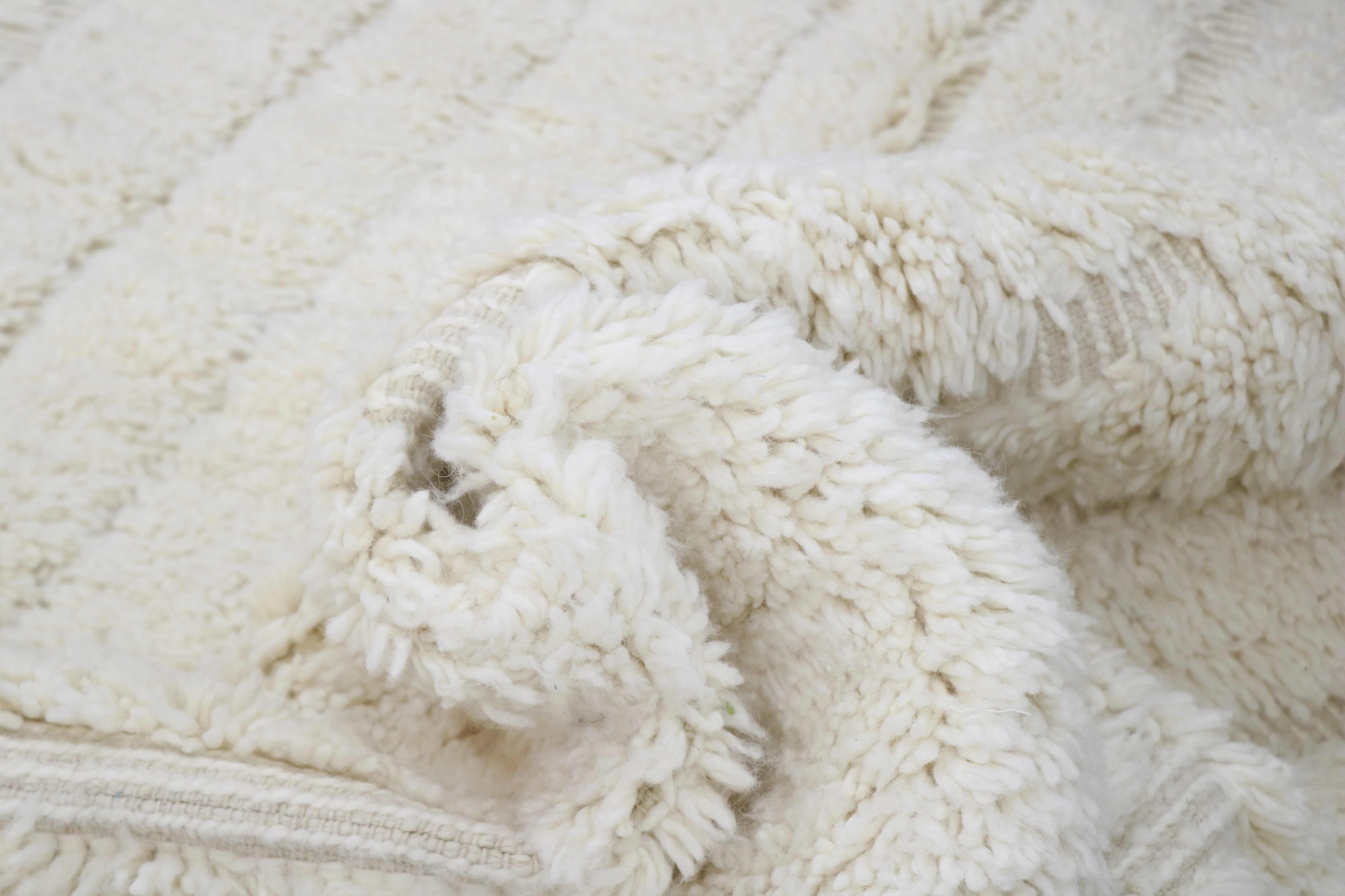 Beni Ouarain Rug 300×205 cm – Minimal Ivory Moroccan Wool Rug with Architectural Pattern, GO-964 - Image 6