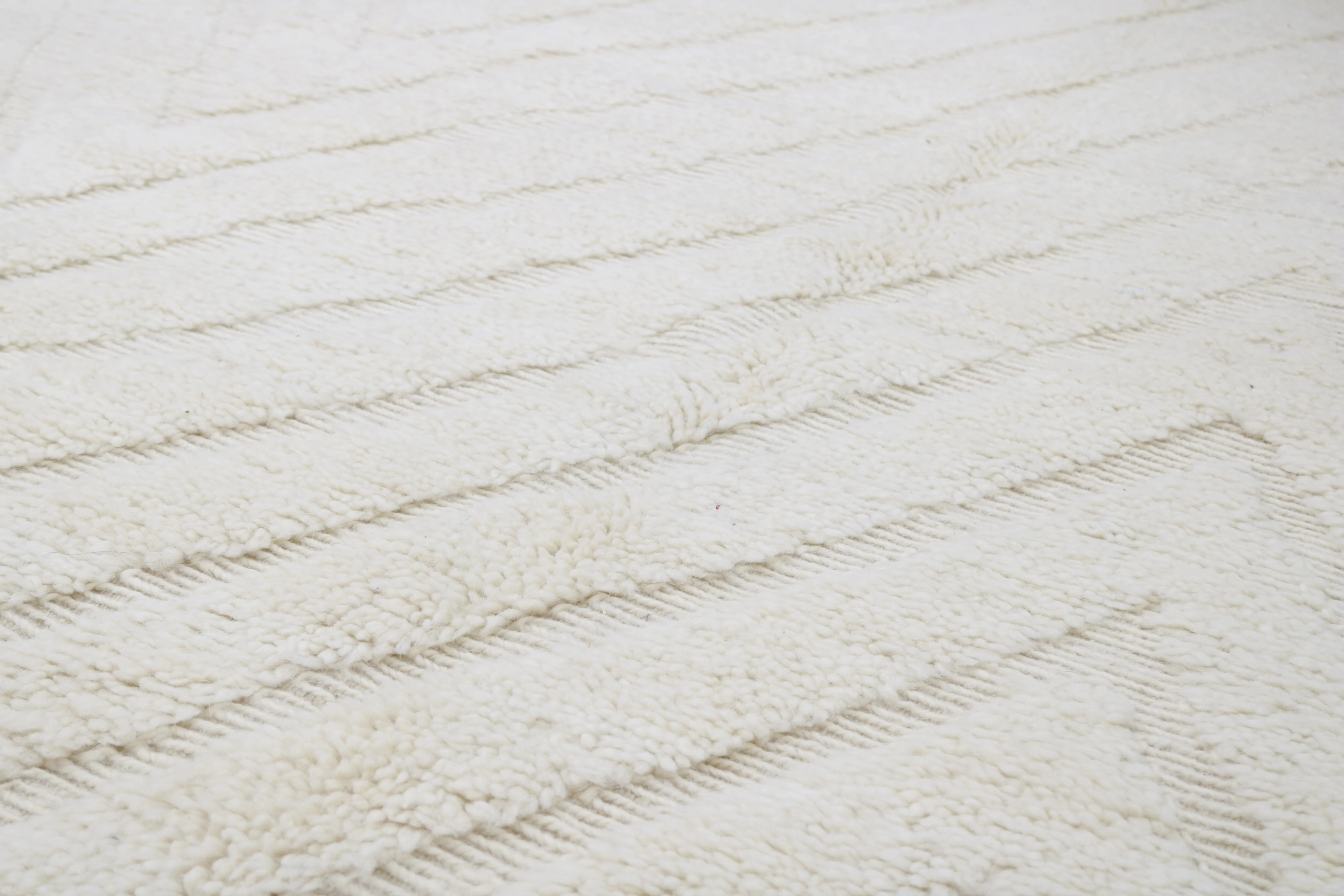 Beni Ouarain Rug 300×225 cm – Ivory Moroccan Wool Rug with Chevron Pattern, GO-963 - Image 5
