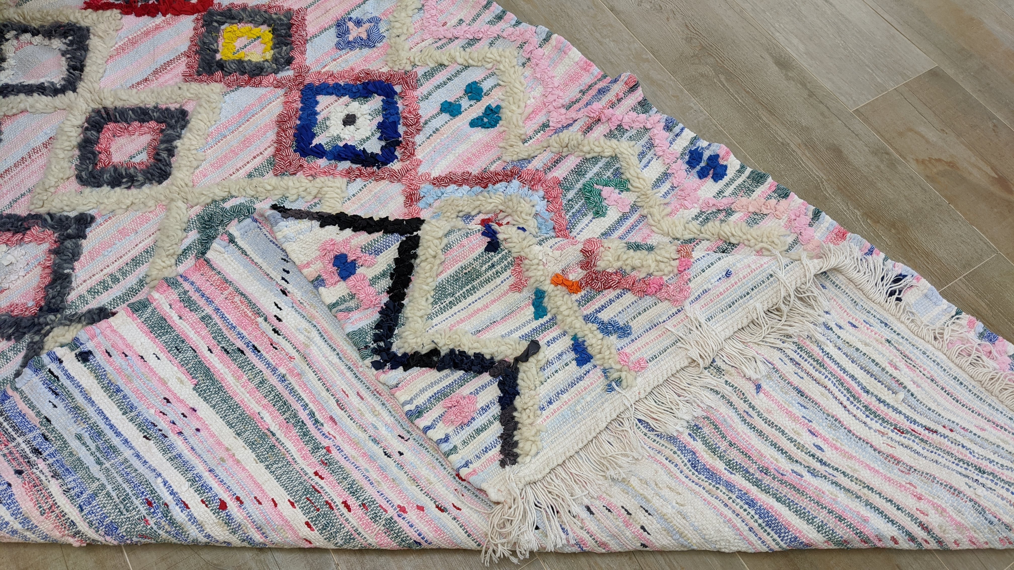 Boucherouite Rug, 210 x 123 cm || 6.89 x 4.04 feet - Image 6