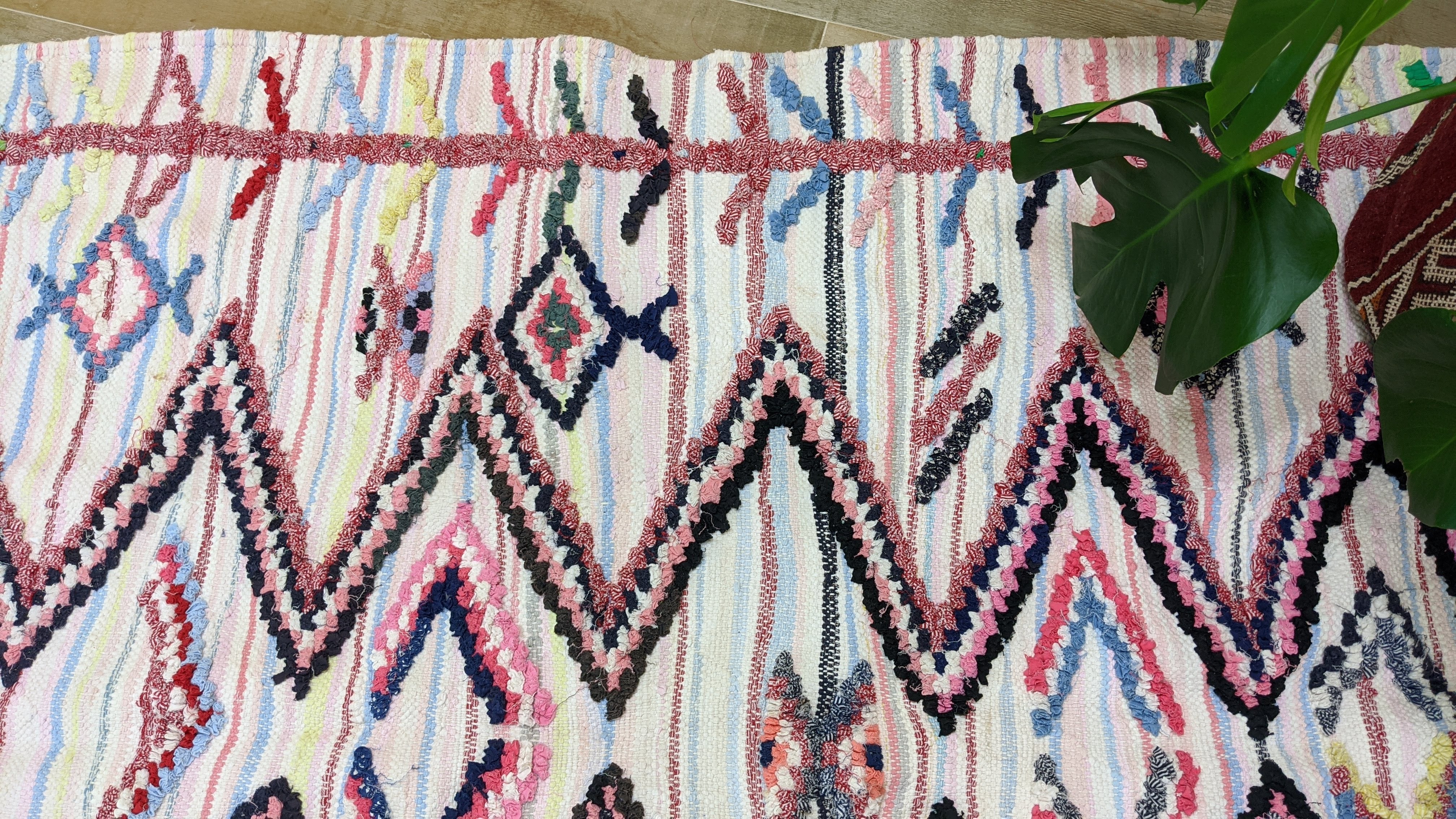 Boucherouite Rug, 215 x 122 cm || 7.05 x 4 feet - Image 4