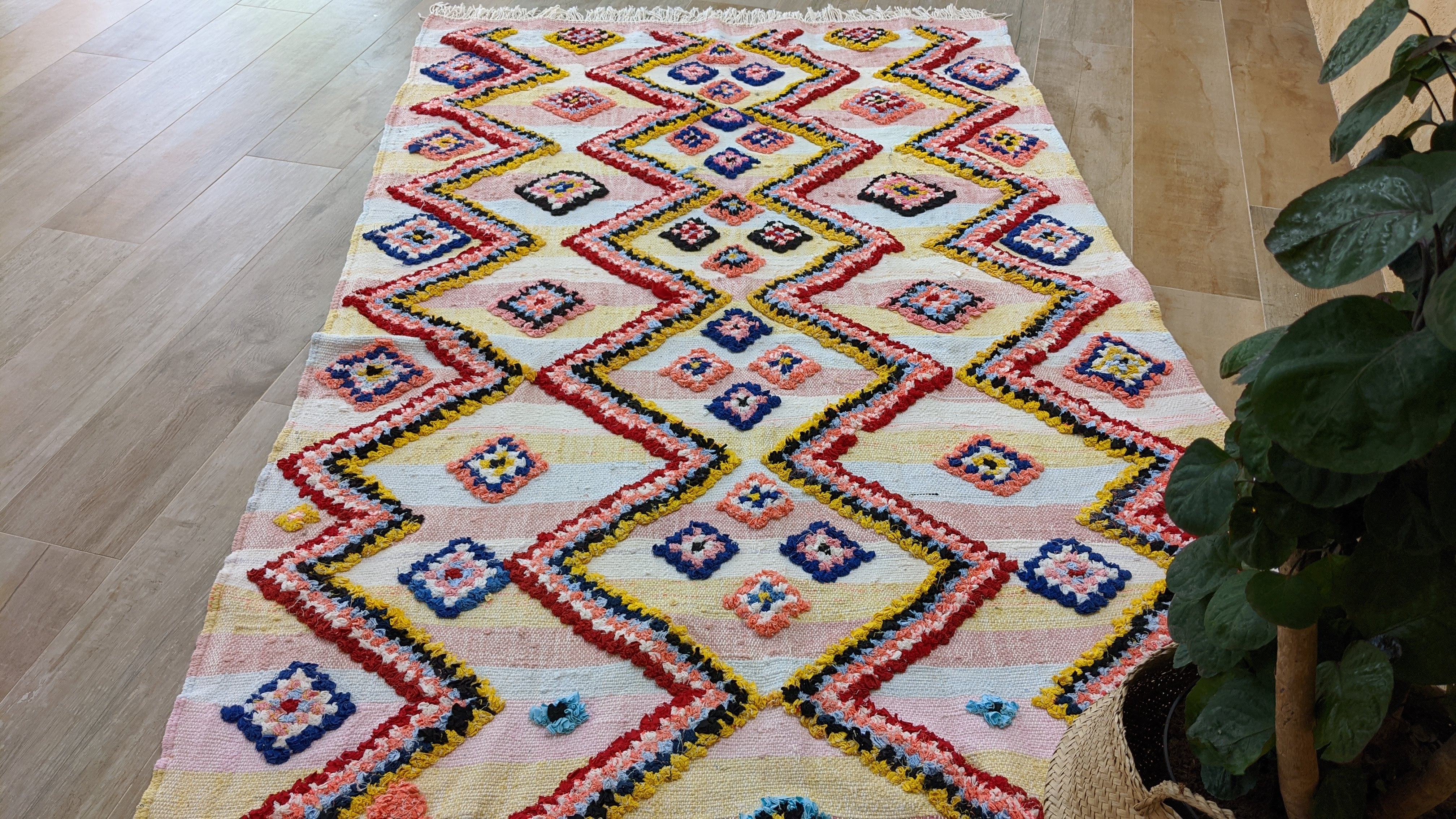 Boucherouite Rug, 225 x 127 cm || 7.38 x 4.17 feet - Image 5
