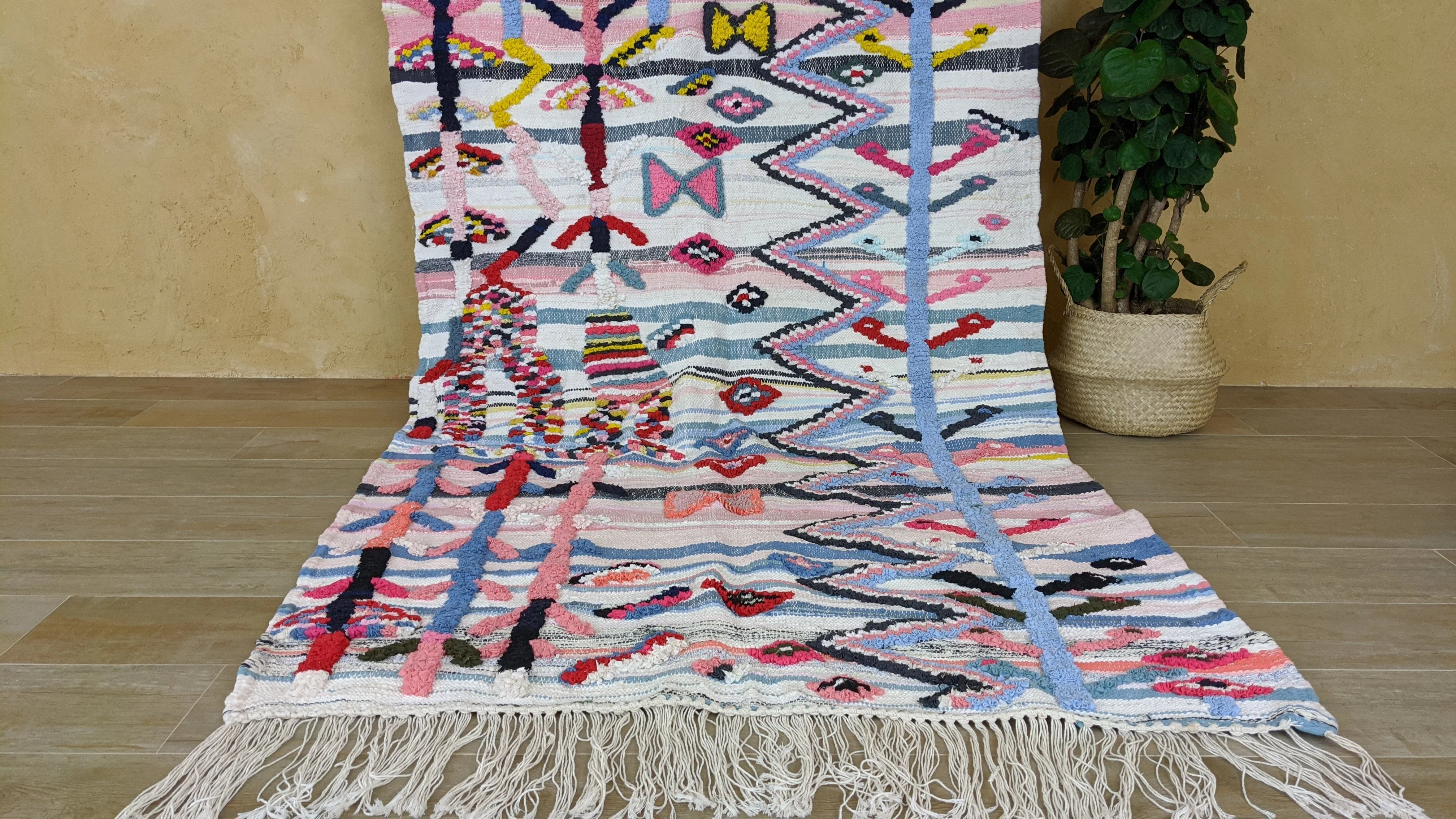 Boucherouite Rug, 230 x 133 cm || 7.55 x 4.36 feet