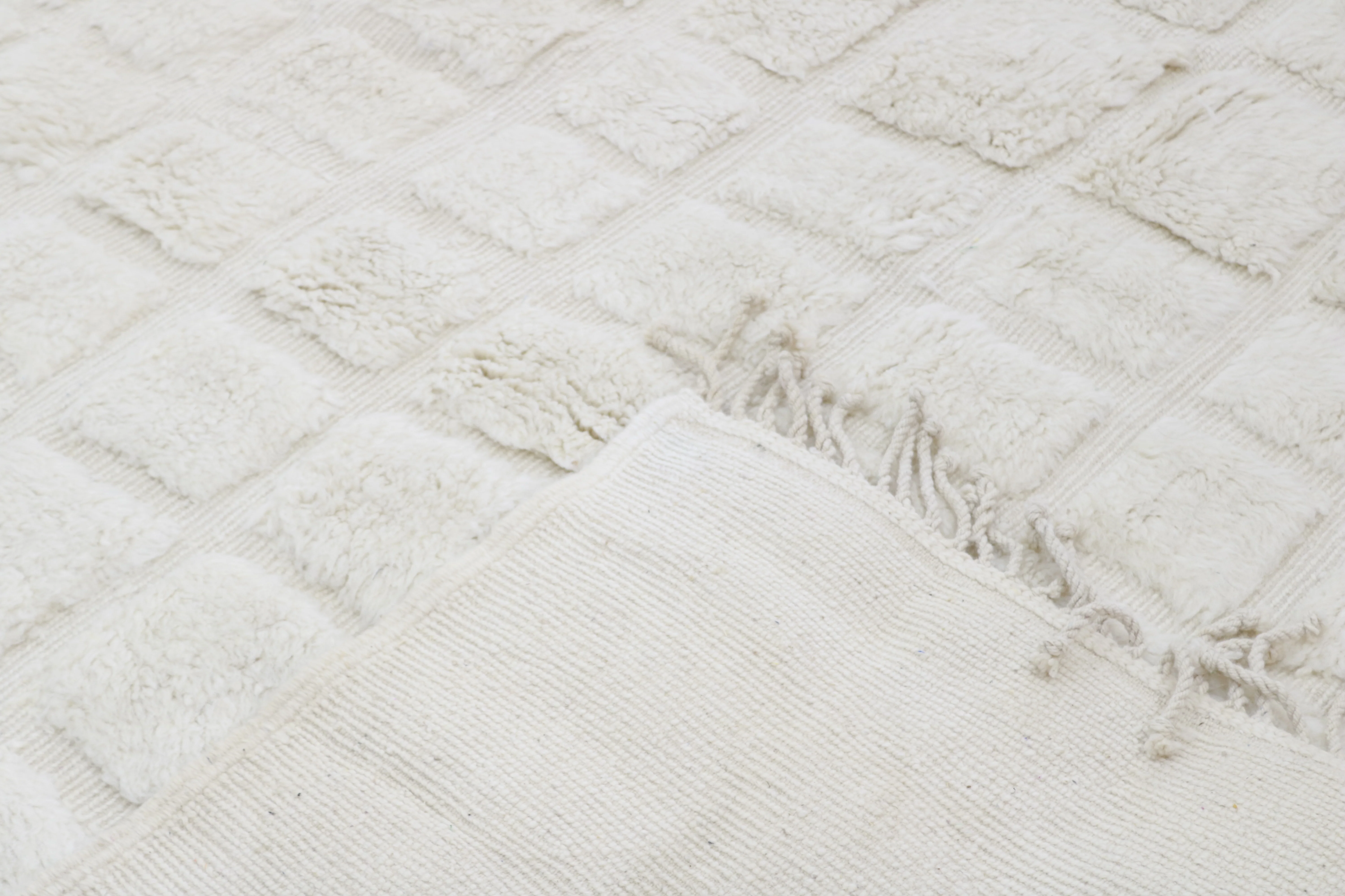 Extra Large Beni Ourain Rug 410×300 cm – Ivory Moroccan Wool Rug with Minimal Geometric Grid Pattern, GO-1001 - Image 6