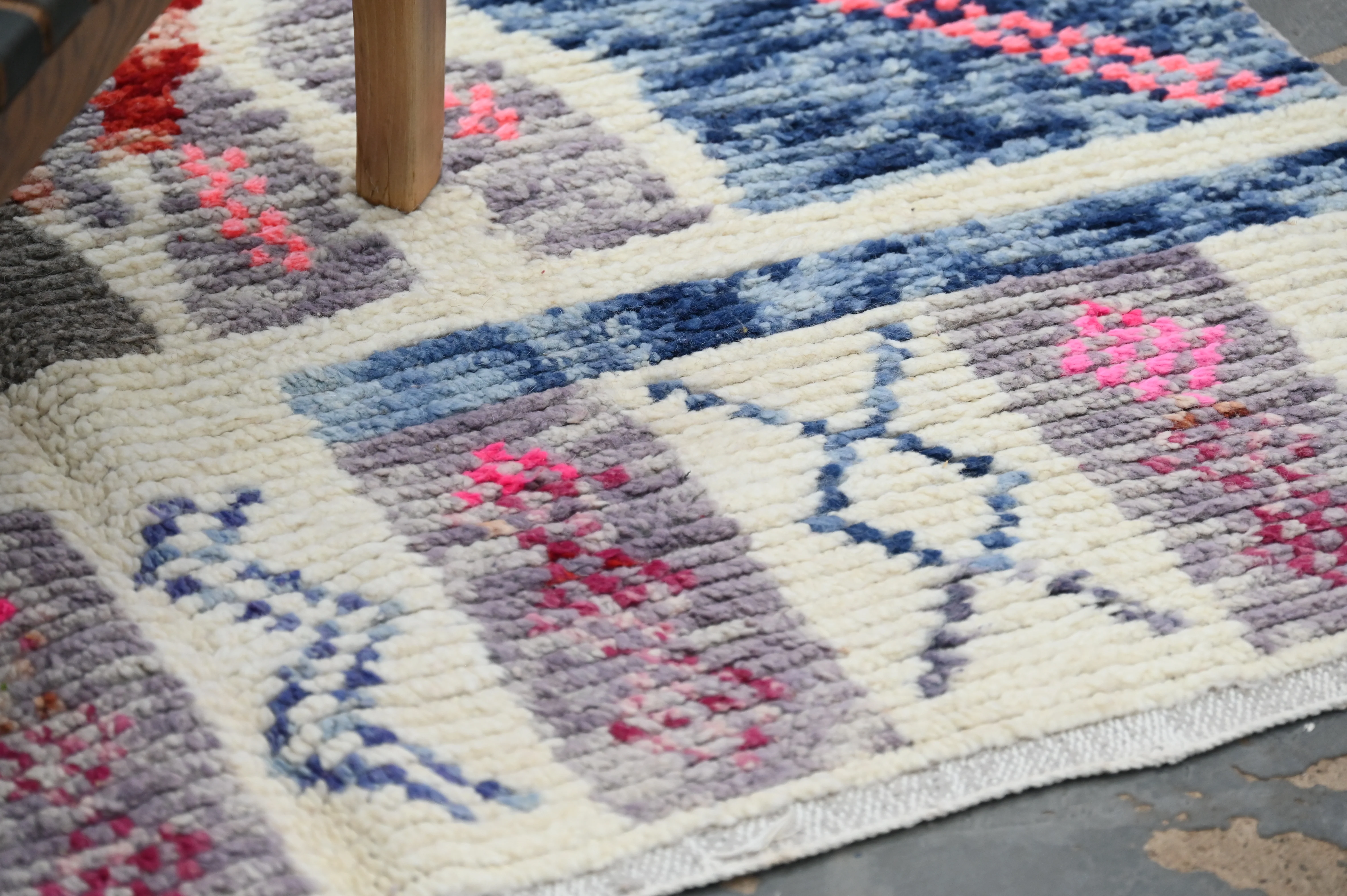 Handmade Azilal Rug, 210 x 140 cm, AZO-608 - Image 6