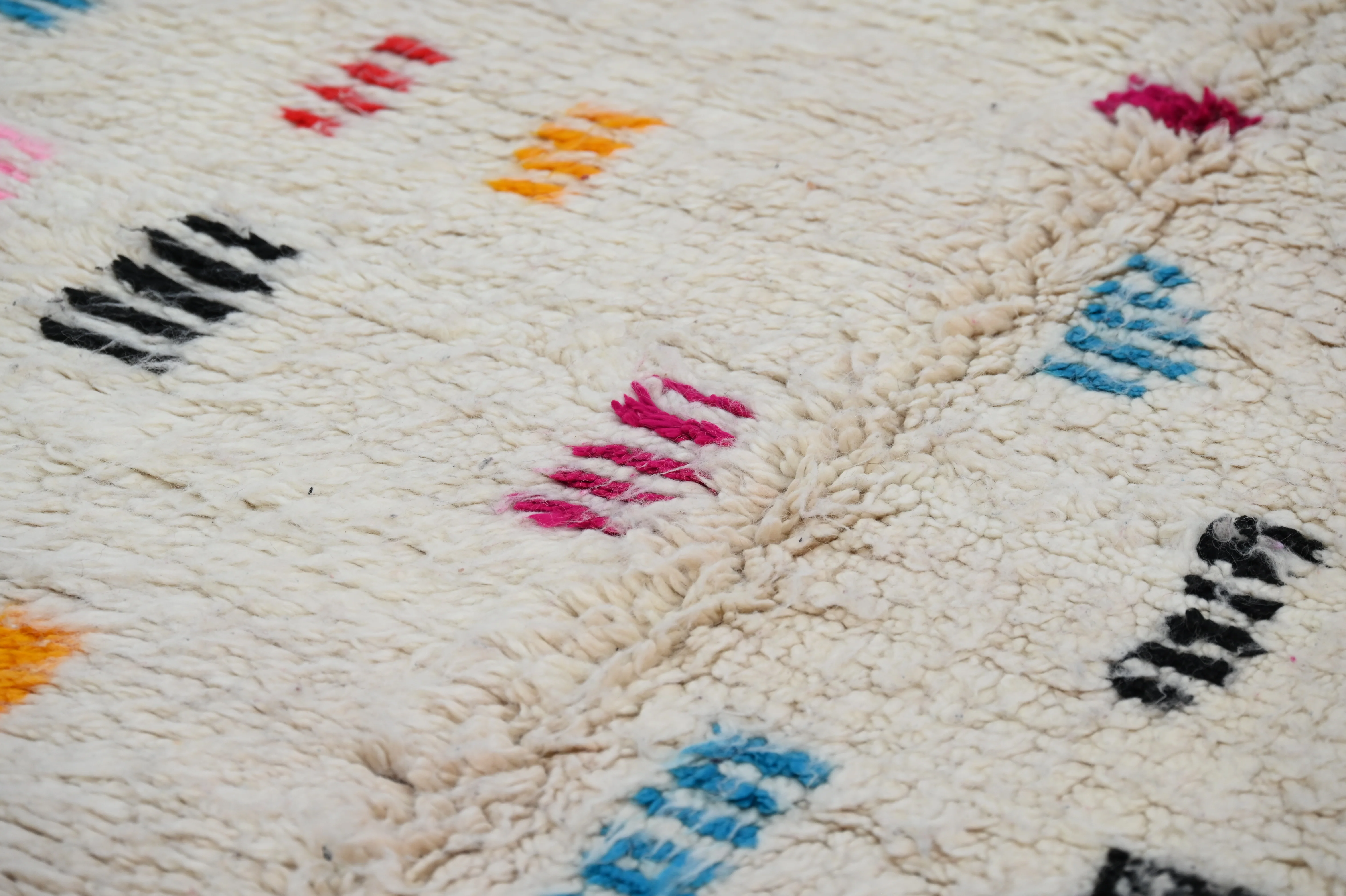 Handmade Azilal Rug, 220 x 145 cm, AZO-604 - Image 5