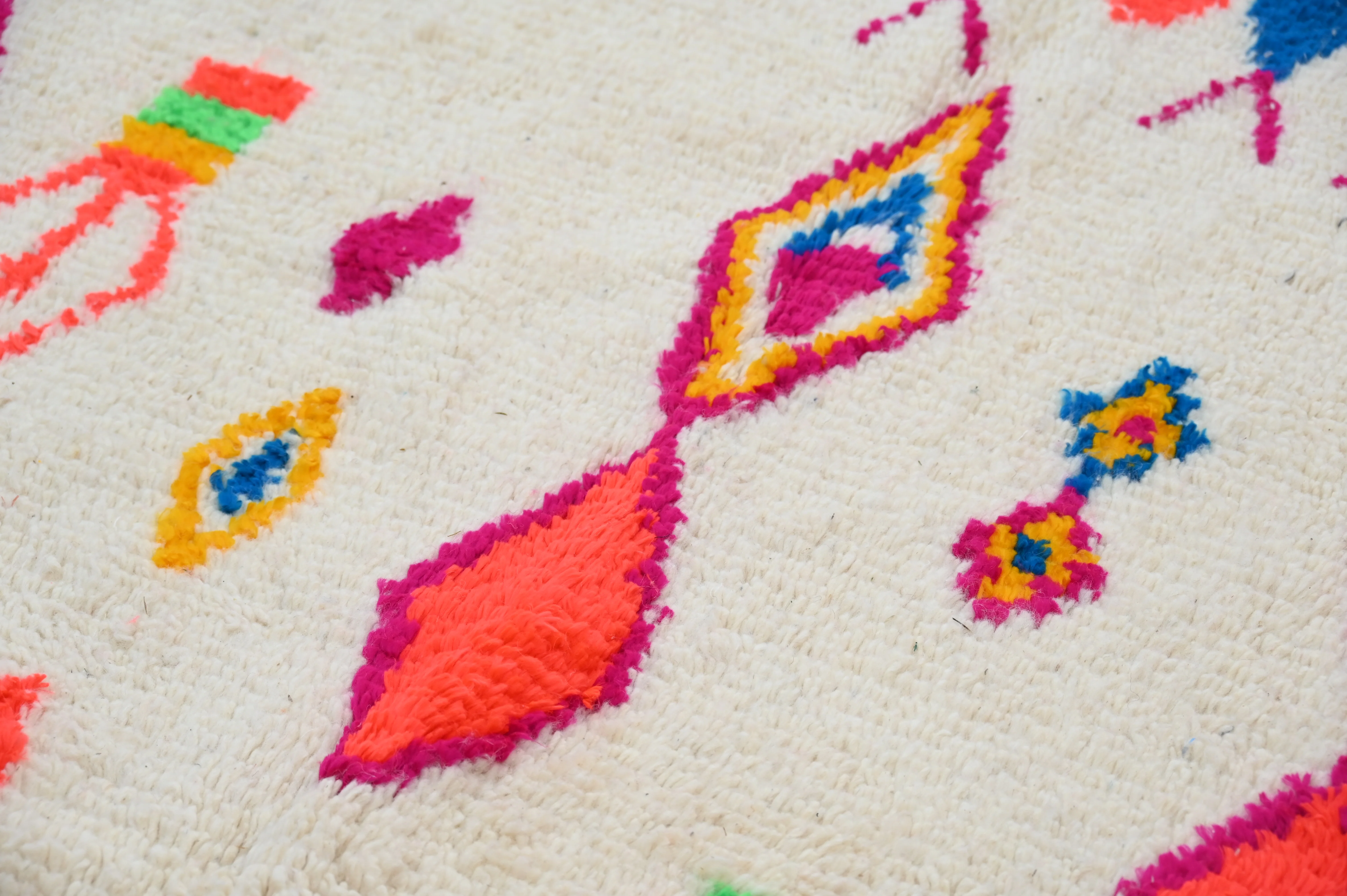 Handmade Azilal Rug, 245 x 145 cm, AZO-400 - Image 3