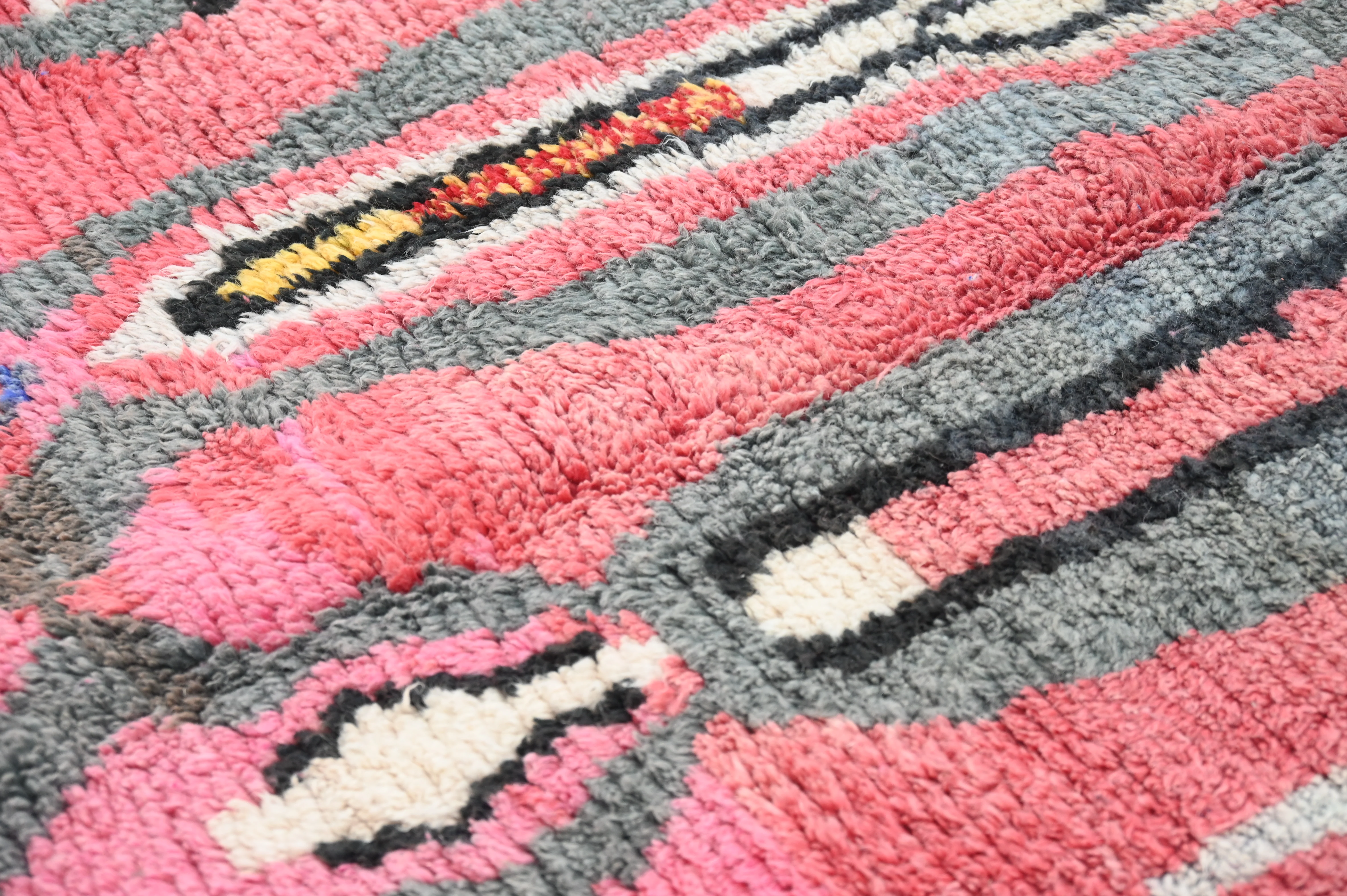 Handmade Azilal Rug, 255 x 155 cm, AZO-712 - Image 5