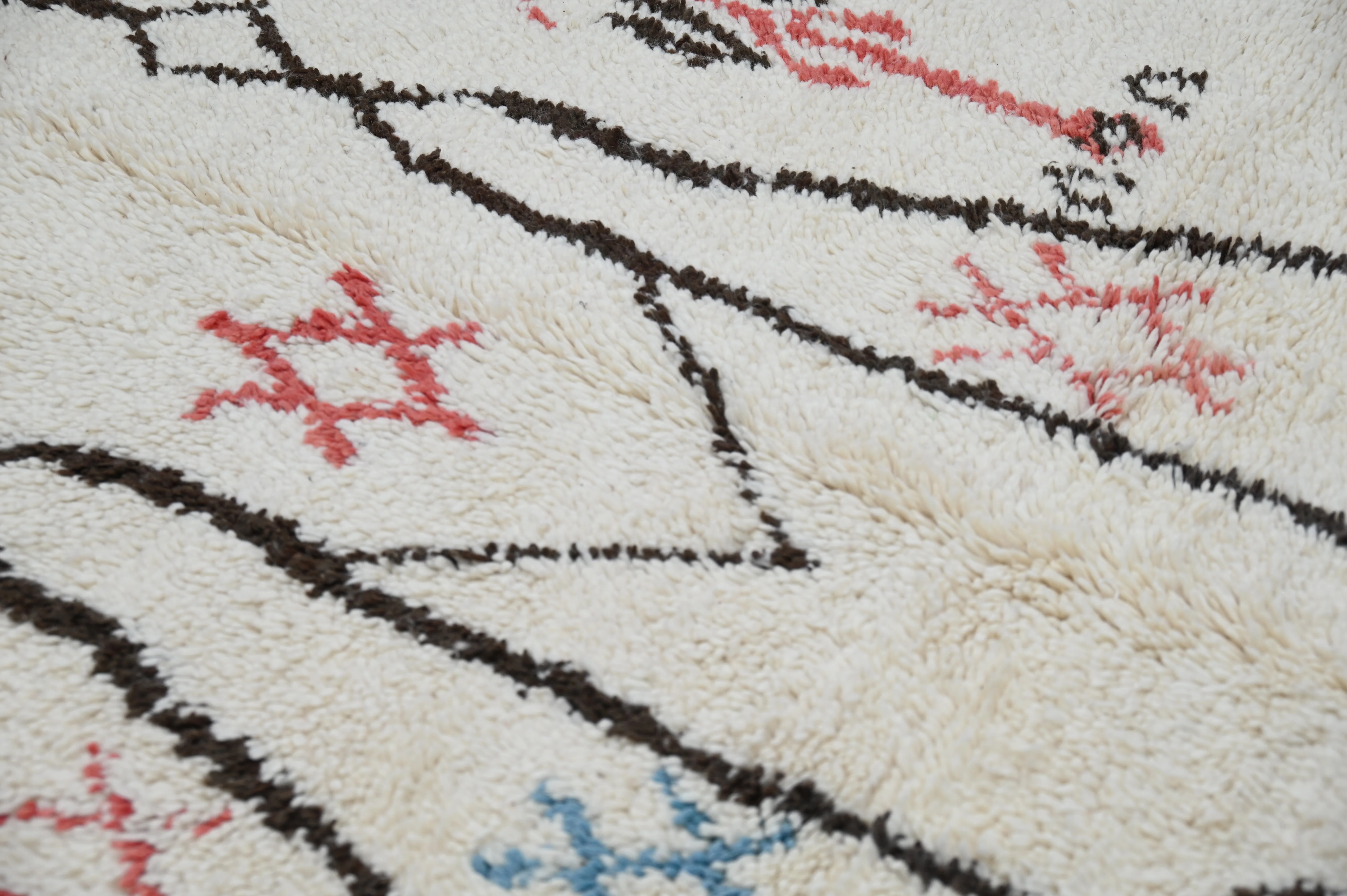 Handmade Azilal Rug, 255 x 160 cm, AZD-623 - Image 7