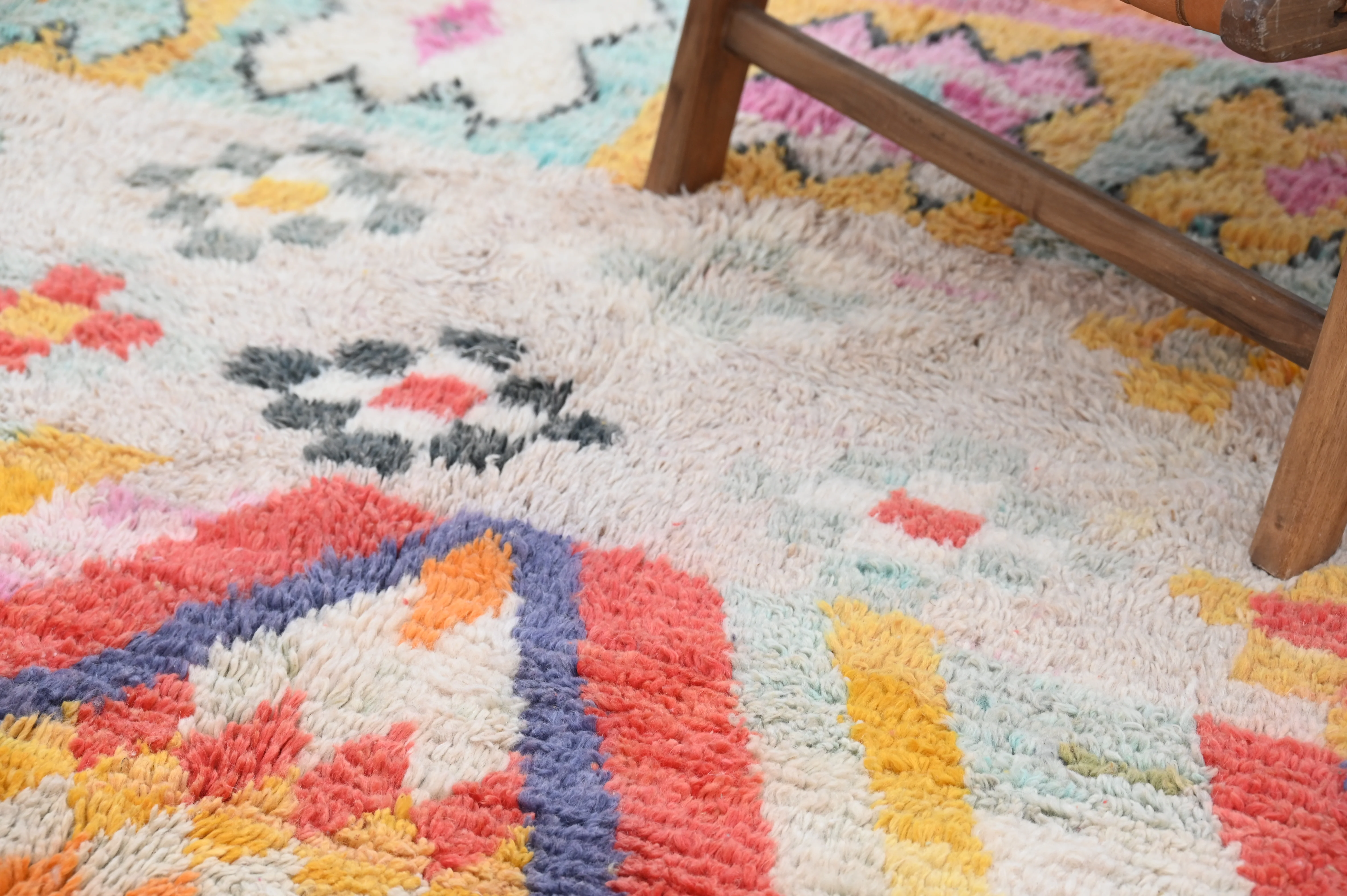 Handmade Azilal Rug, 255 x 165 cm, AZO-704 - Image 6