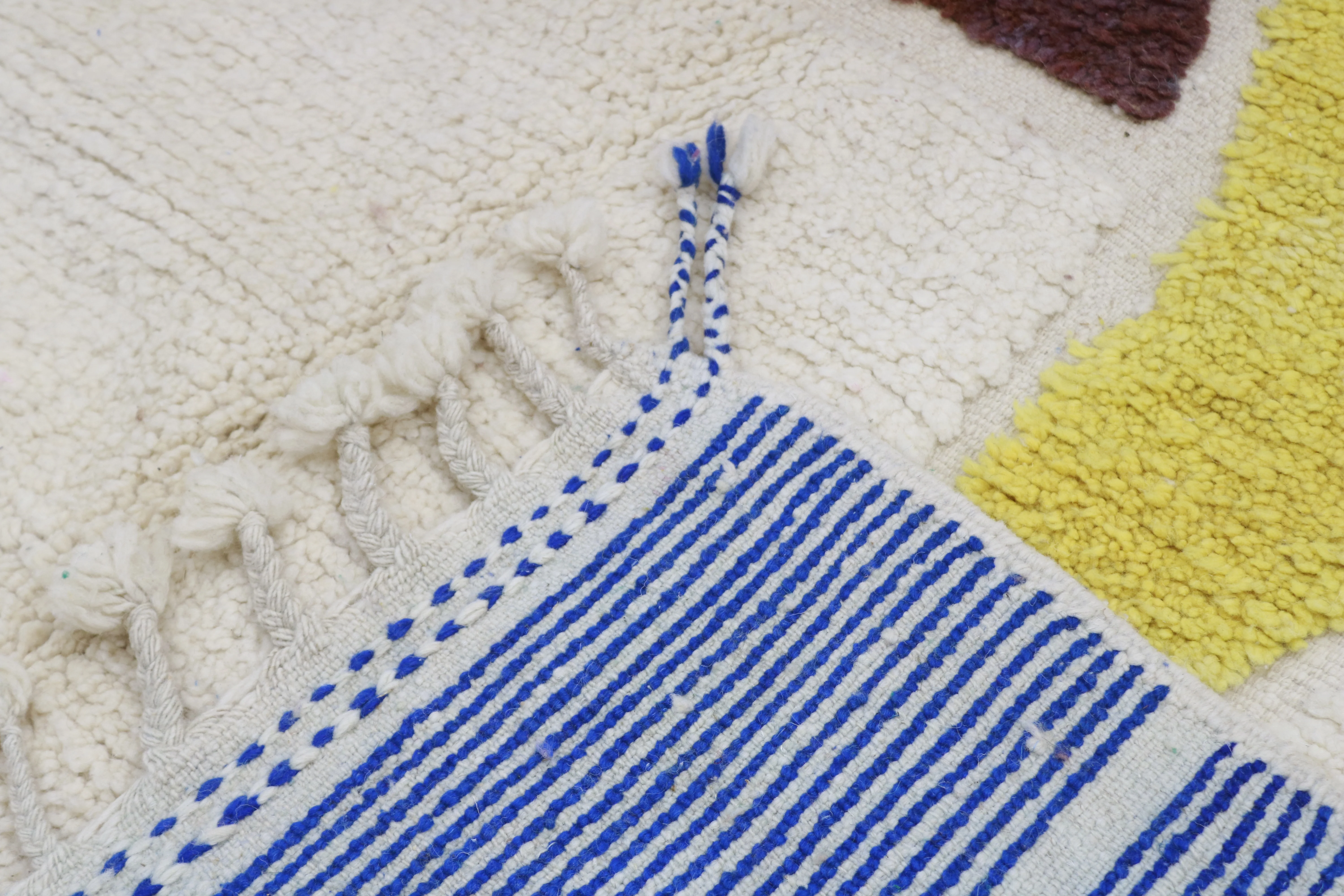 Large Azilal Rug 295×210 cm – Contemporary Moroccan Wool Rug in Ivory, Blue, Ochre & Earth Tones, GO-982 - Image 5