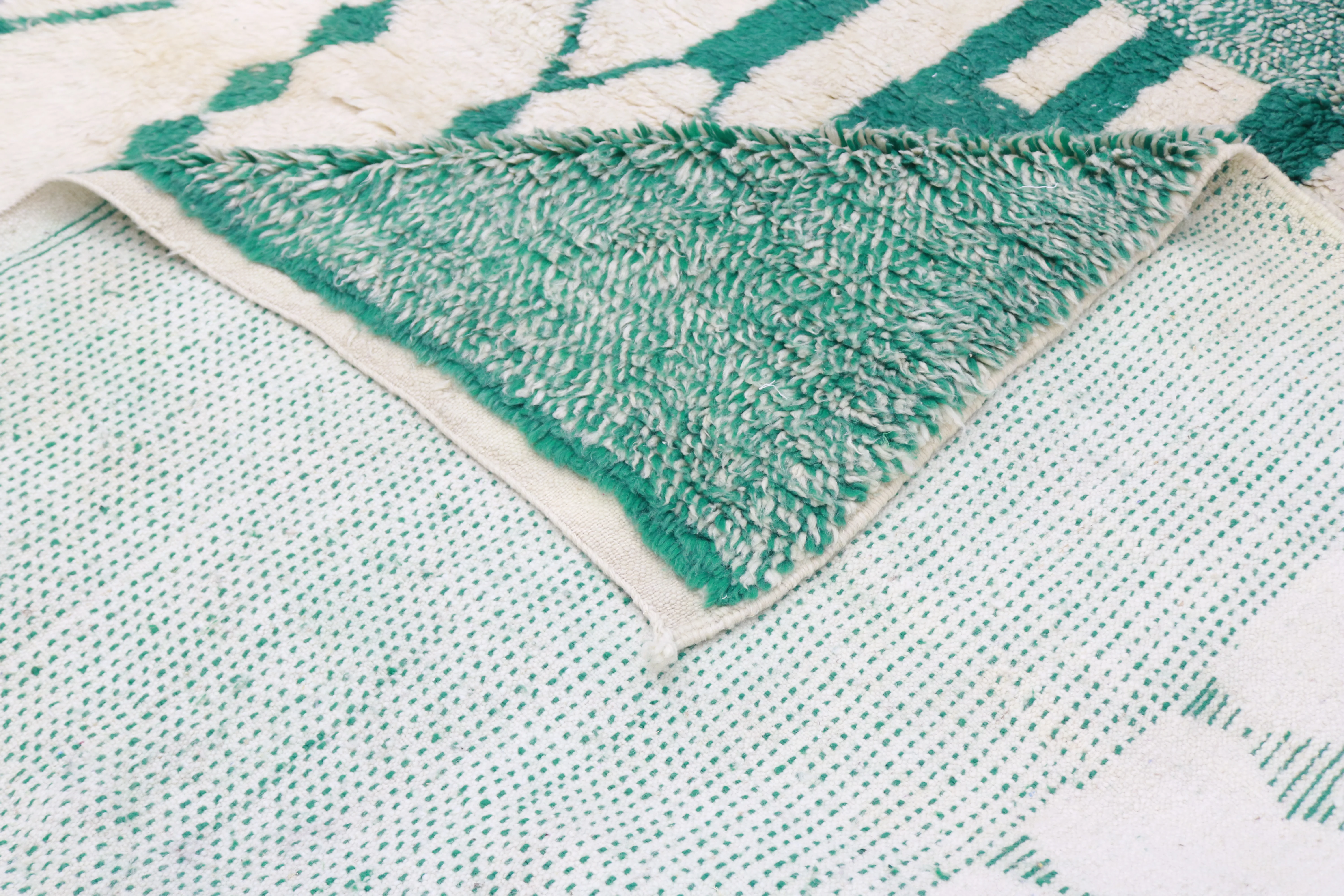 Large Azilal Rug 305 x 210 cm – Emerald Green Moroccan Wool Rug with Graphic Berber Motifs, GO-983 - Image 7