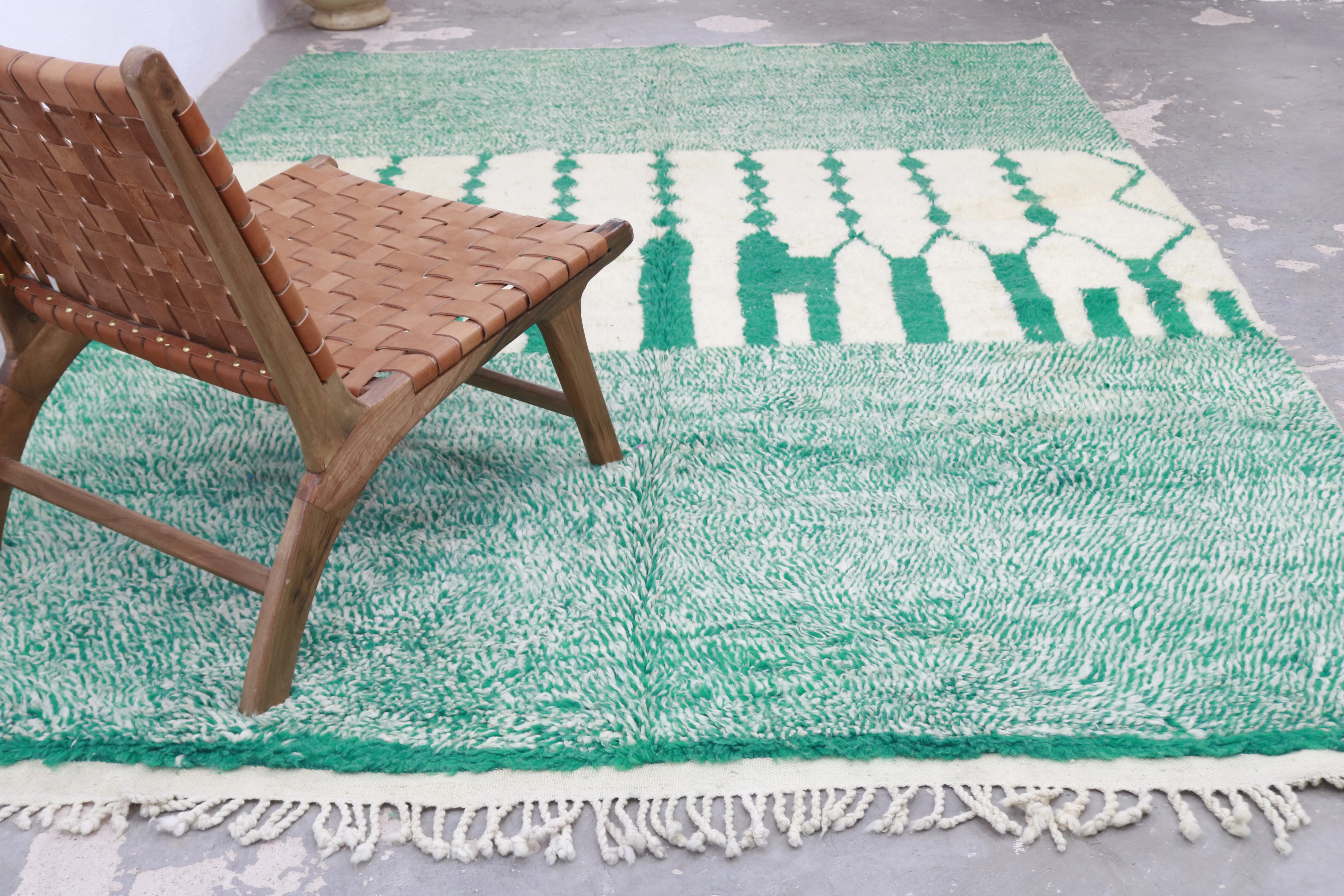 Large Azilal Rug 305 x 210 cm – Emerald Green Moroccan Wool Rug with Graphic Berber Motifs, GO-983 - Image 8