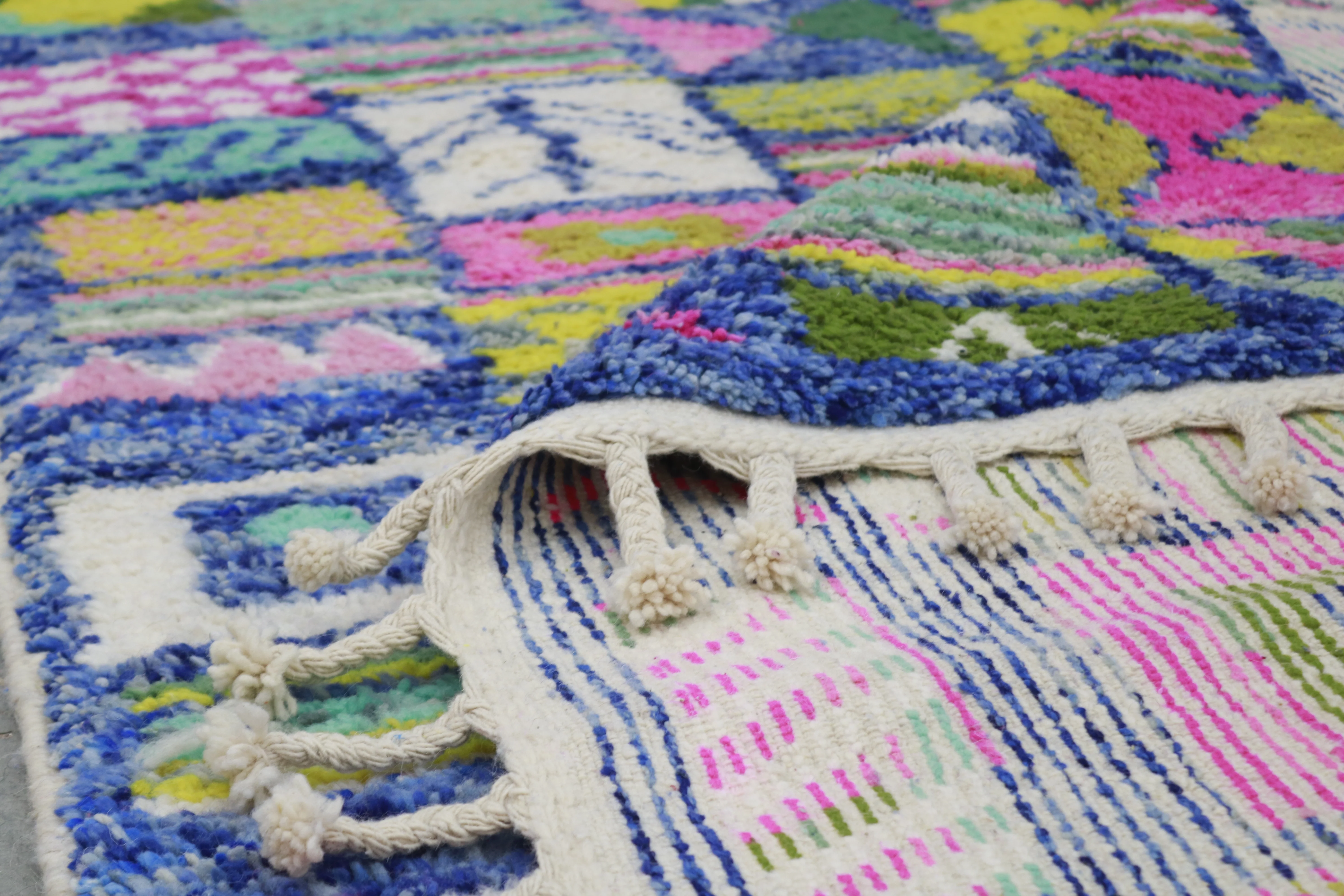 Large Azilal Rug 335×195 cm – Blue & Multicolor Mosaic, GO-947 - Image 4