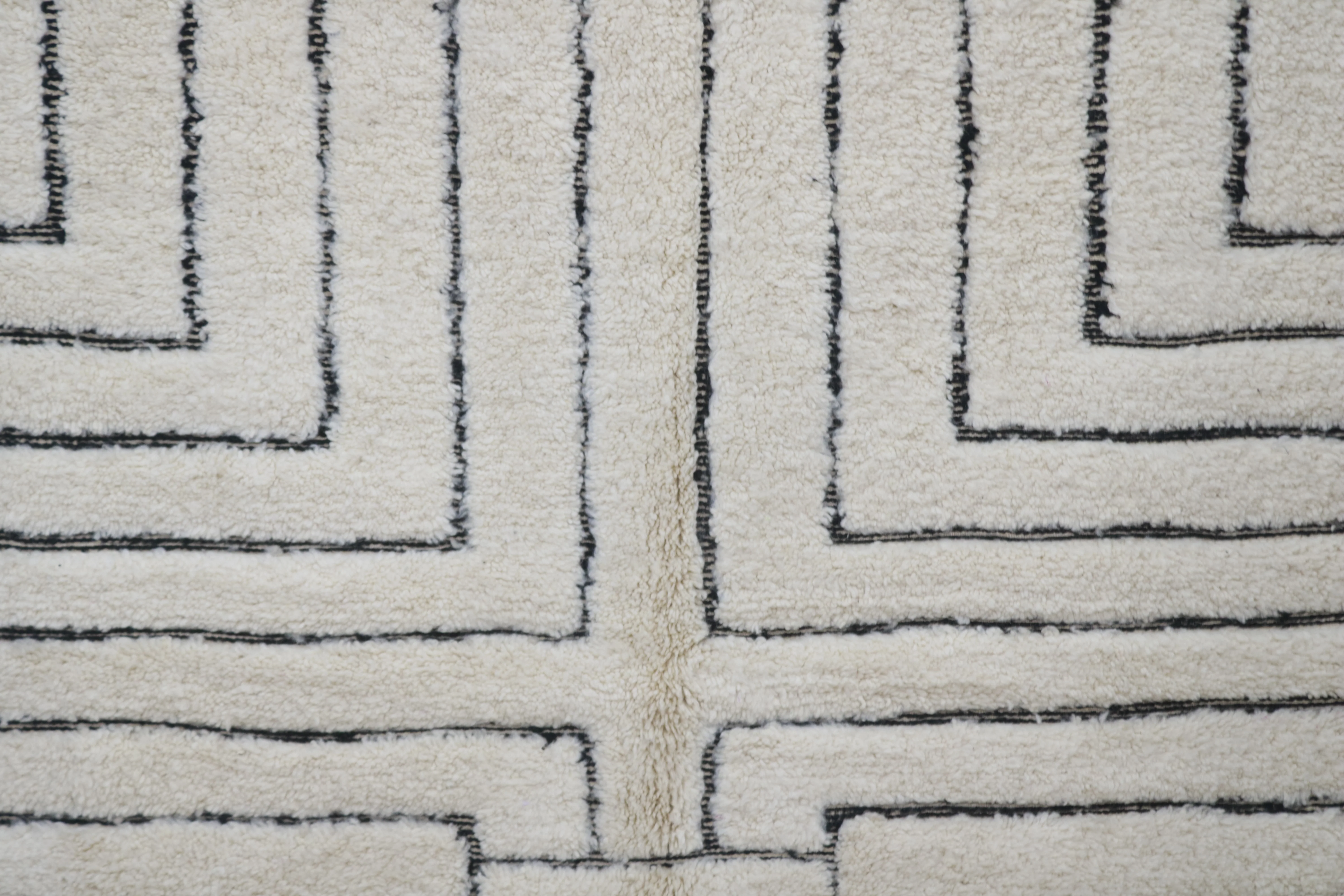 Large Beni Ouarain Rug 300×210 – Handmade Ivory Wool Carpet with Structured Geometric Pattern, GO-945 - Image 8