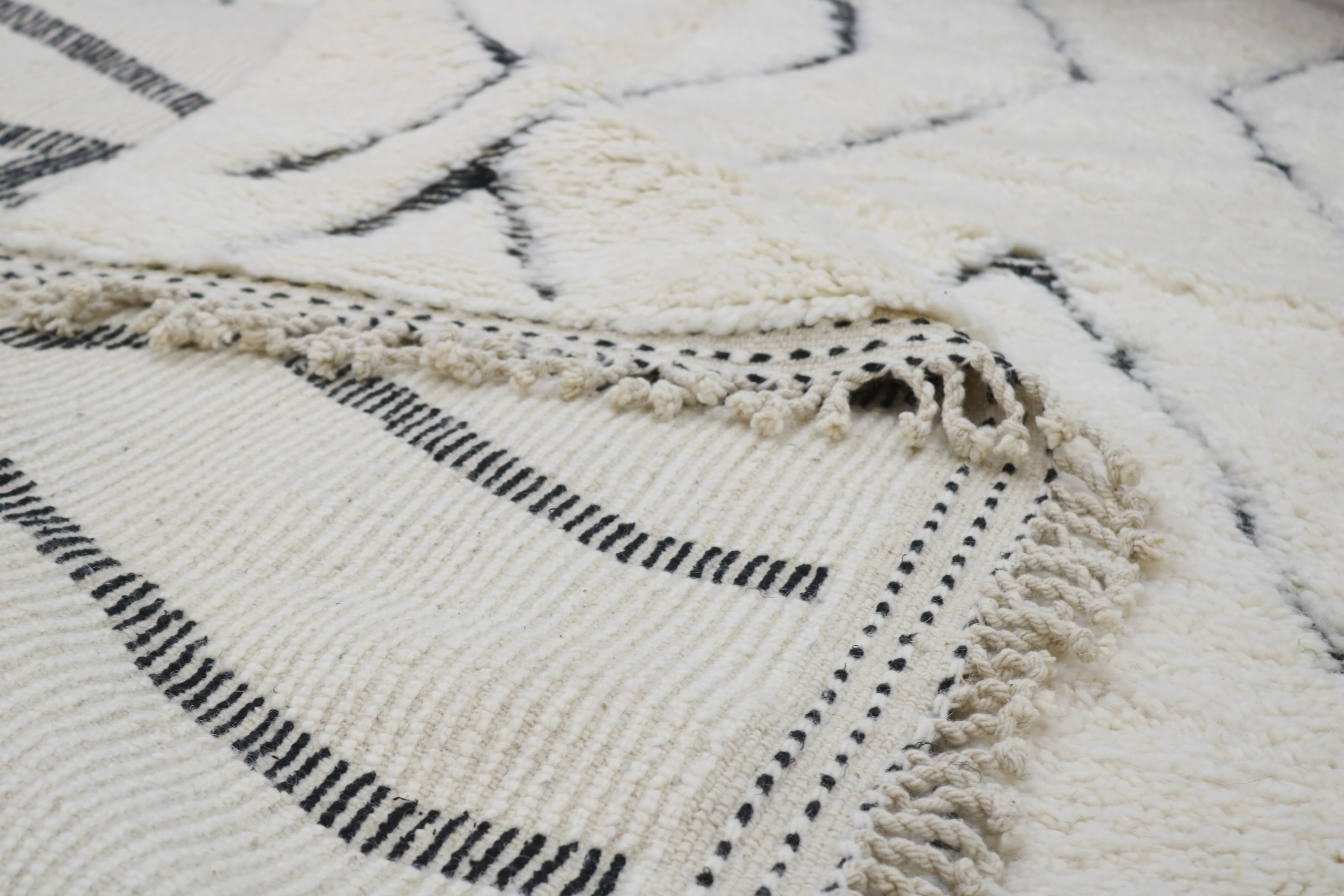 LARGE Beni Ouarain Rug, 300 x 210 cm, GO-916 - Image 3